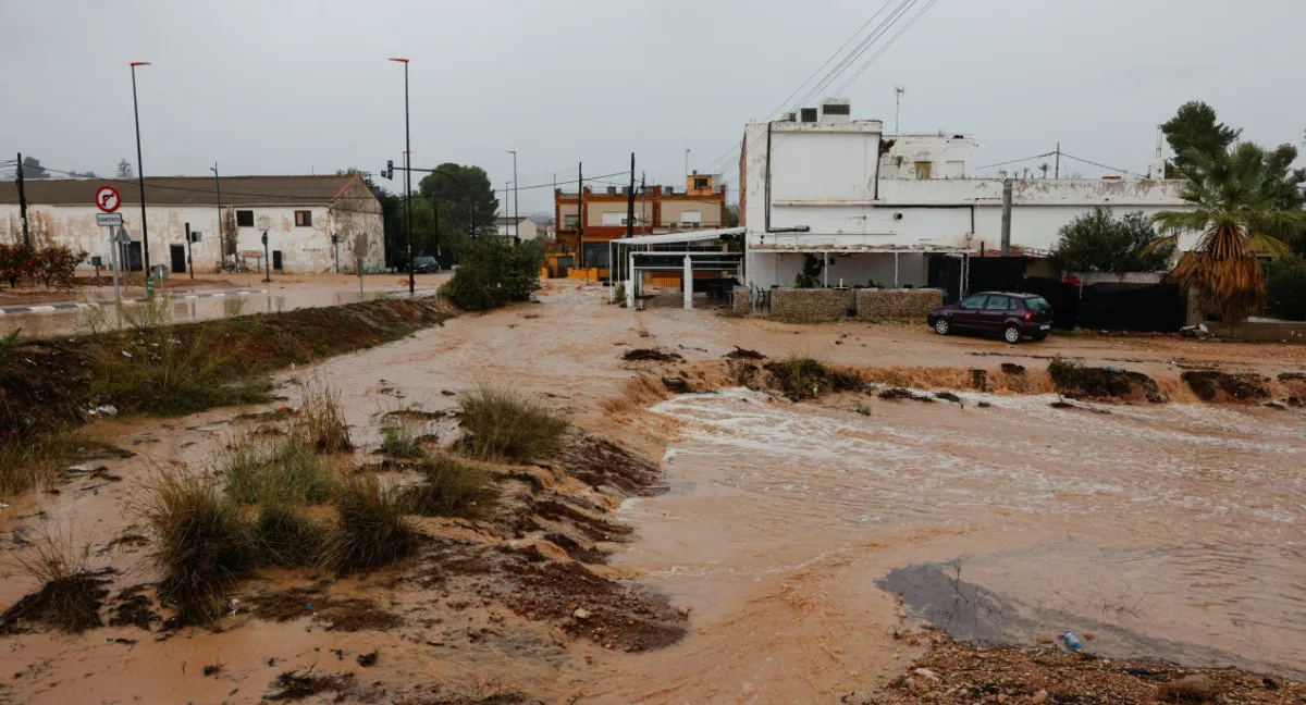 ¡Impactante Tornado Azota Valencia: Imágenes y Testimonios que No Te Puedes Perder!