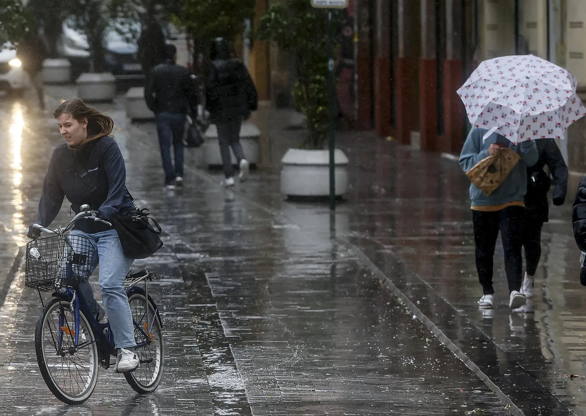 ¡Alerta Naranja en Valencia! ¿Qué Debes Saber Sobre el Fenómeno Climático que Afecta a la Ciudad?