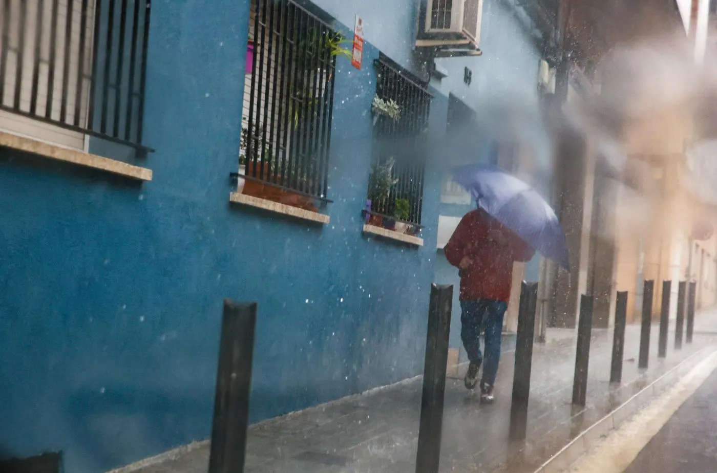 ¡Cataluña Bajo Agua! Las Inundaciones Causan Caos y Destrucción