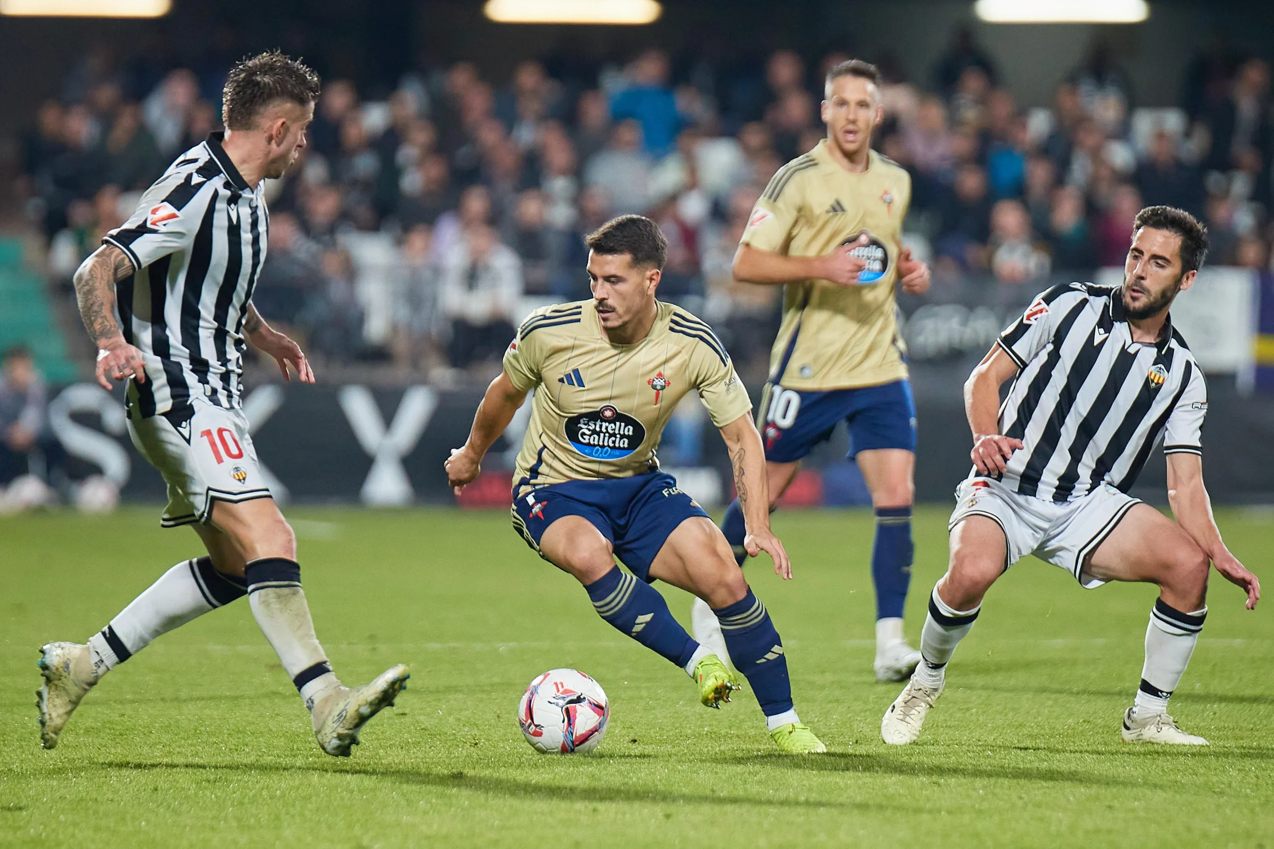 ¡Empate sin goles en Castalia! Castellón y Racing Ferrol se enfrentan en un duelo sin brillo