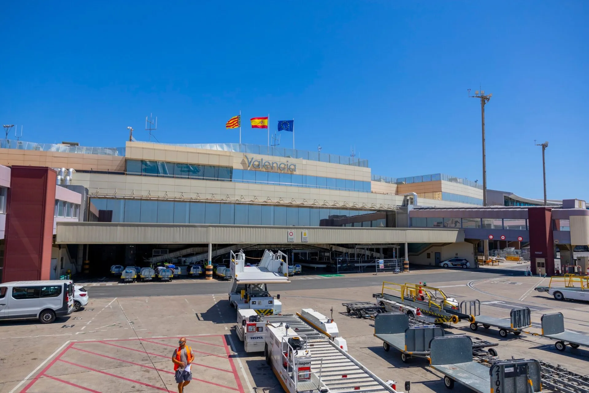 ¡Inundaciones Históricas en el Aeropuerto de Valencia: Casi 80 Vuelos Afectados!