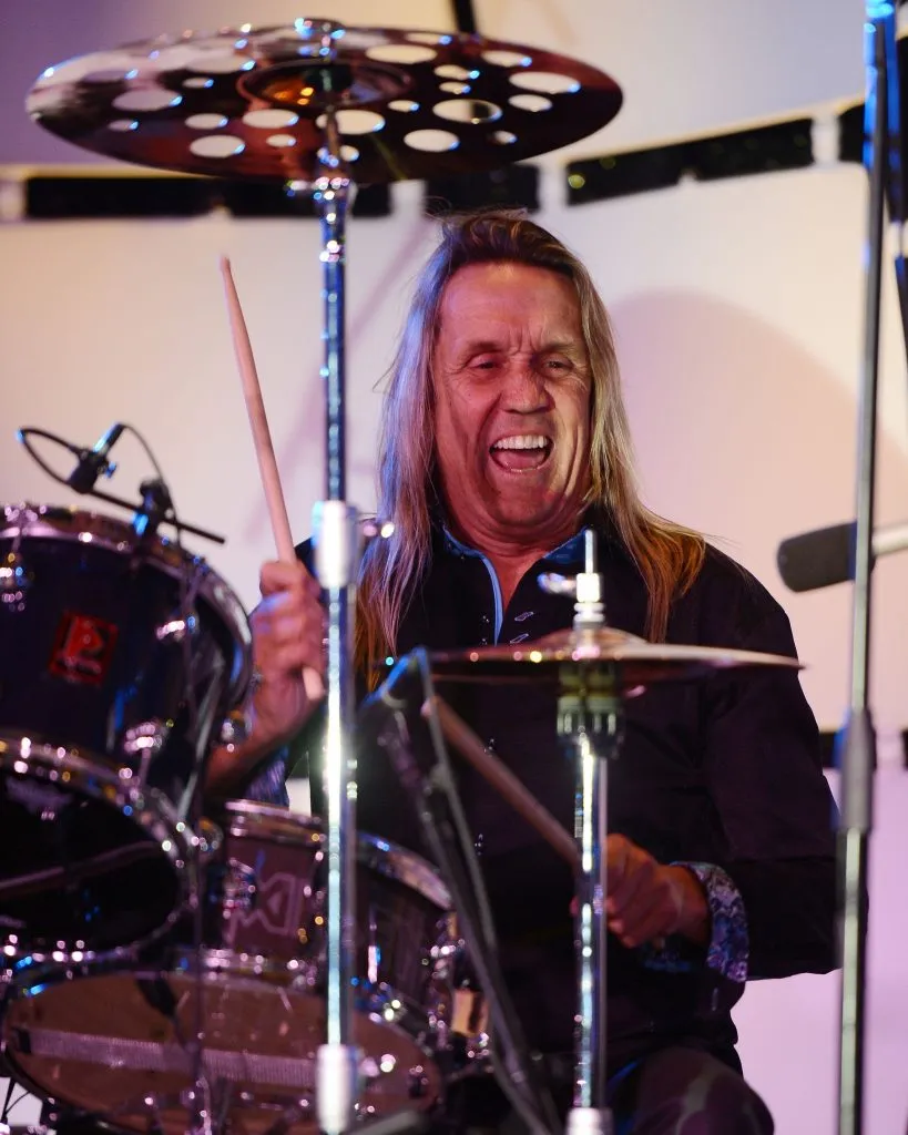 ¡Adiós a la Batería! Nicko McBrain de Iron Maiden se Retira de las Giras