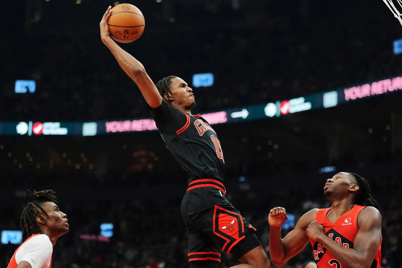 ¡BATALLA ÉPICA! Raptors y Bulls se Enfrentan en un Choque de Titanes