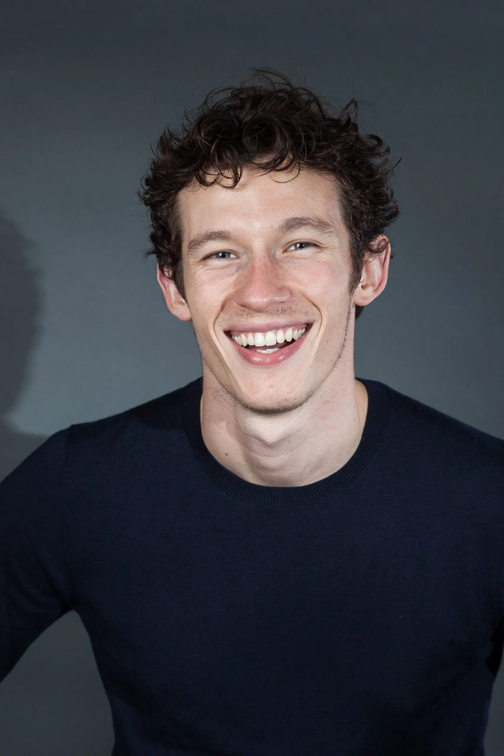 ¡Callum Turner sorprende a todos con su nuevo proyecto en España!