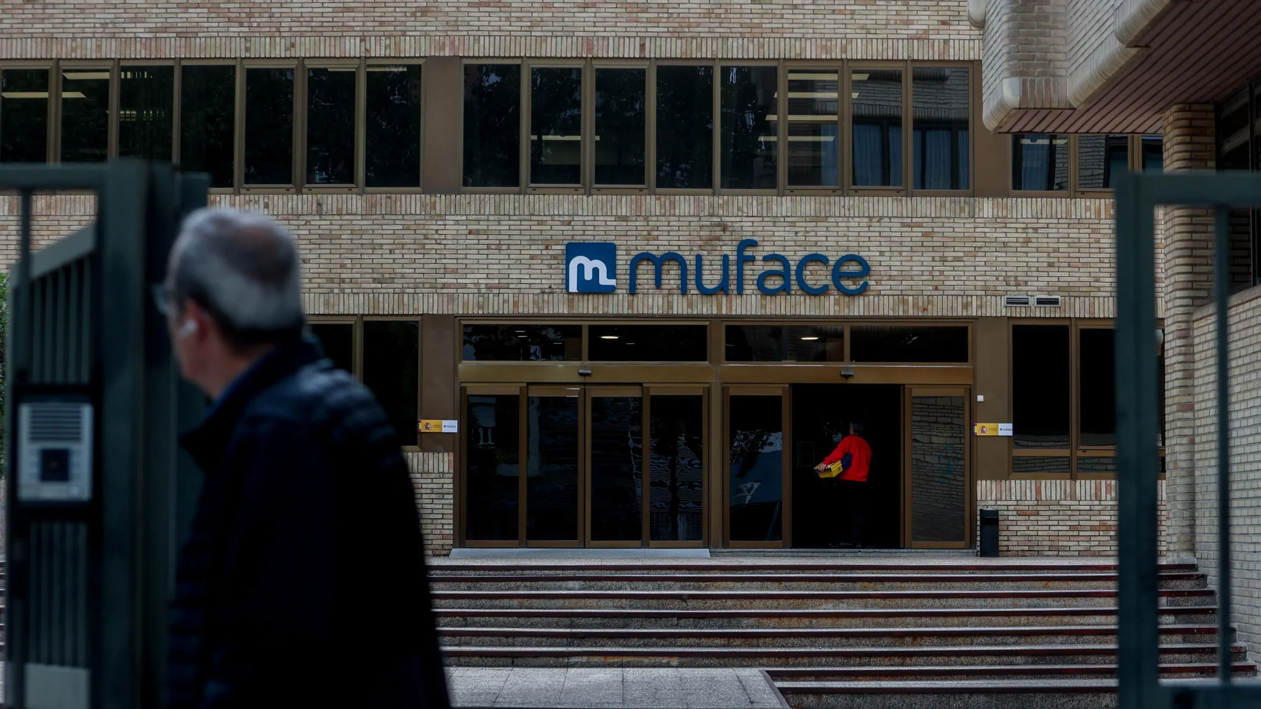 ¡Crisis en Muface! Adeslas se Retira y Deja a Millones de Funcionarios sin Cobertura