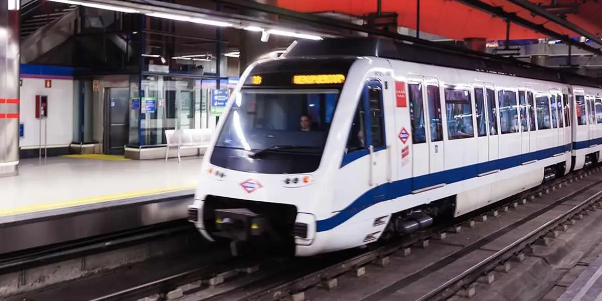 ¡Descubre el Horario Especial del Metro de Madrid para Nochevieja 2024!