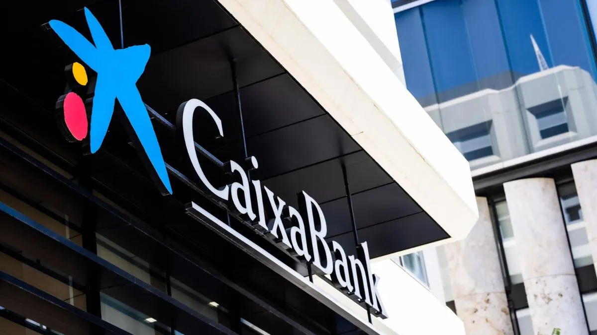 ¡Descubre por qué CaixaBank es el rey de la banca online en España!