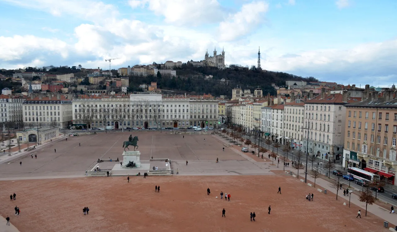 ¡Descubre por qué Lyon está robando el corazón de España en 2024!