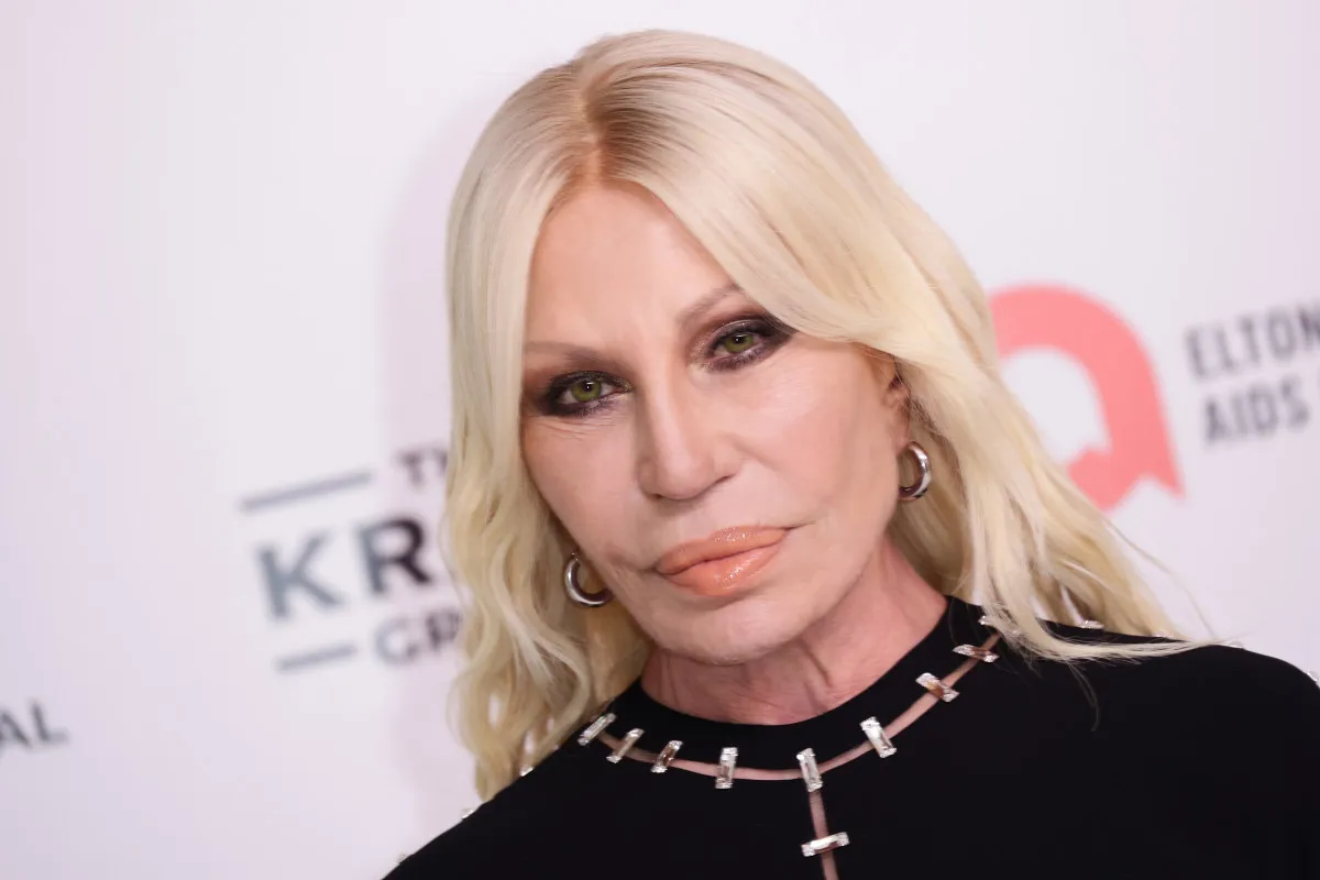 Donatella Versace: La Reina del Empoderamiento que Está Revolucionando la Moda en España