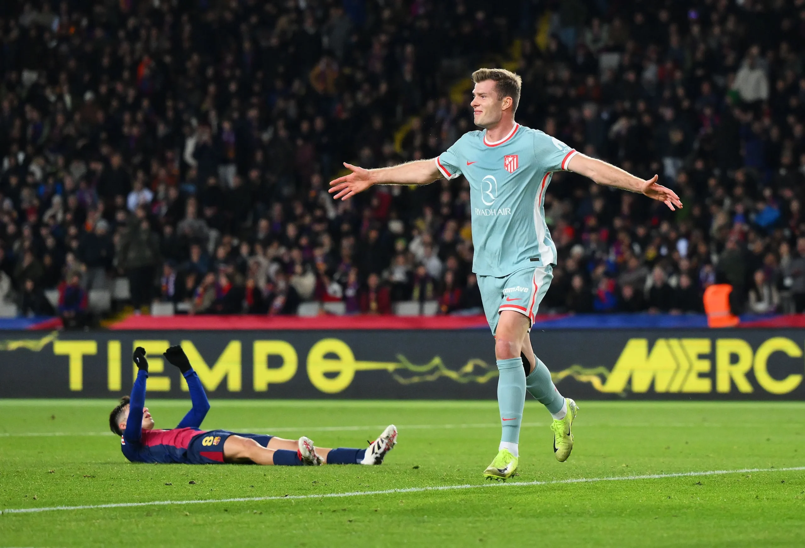 ¡El Clásico del Futuro! Barcelona y Atlético de Madrid se Juegan la Cima de La Liga