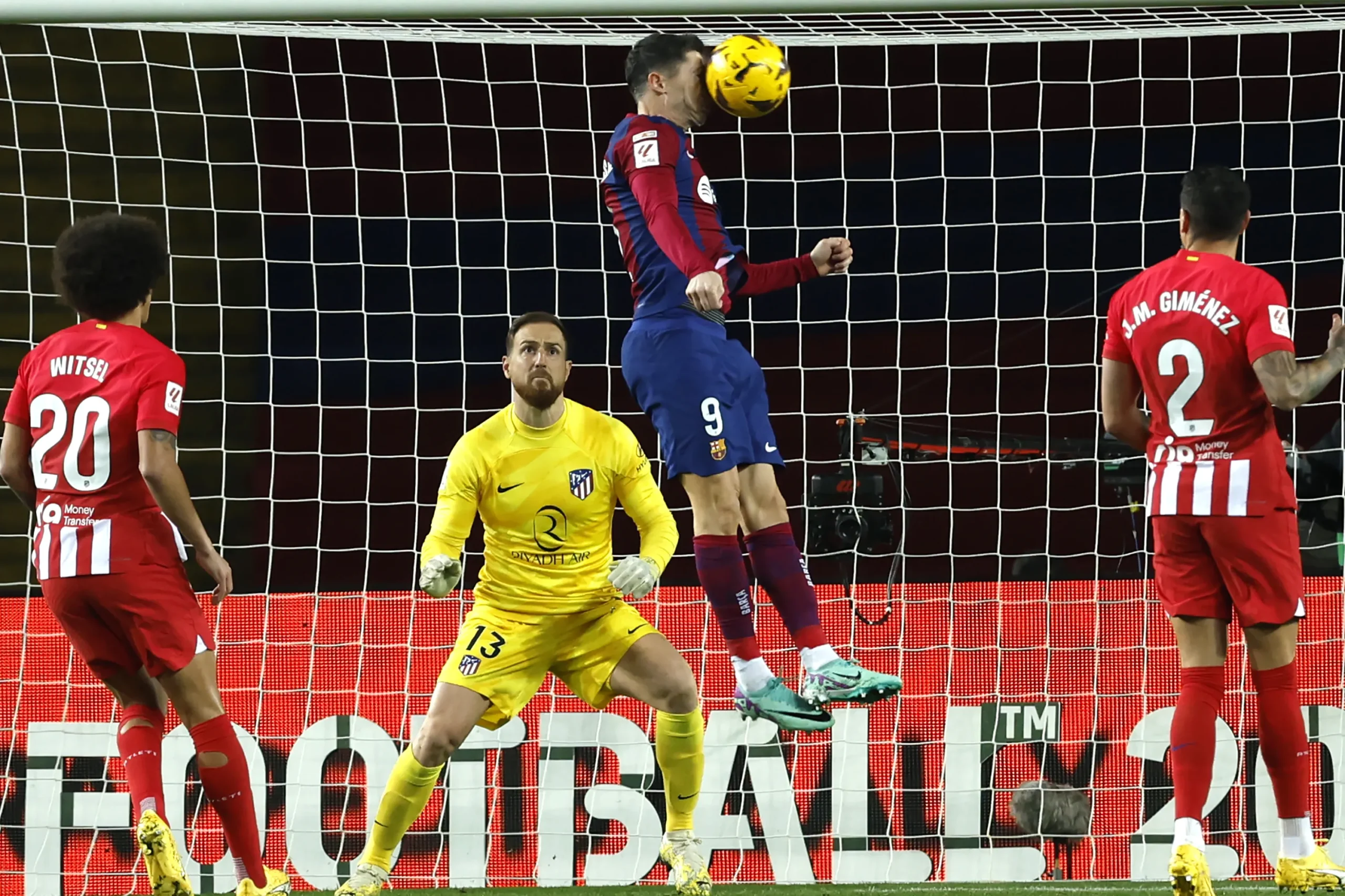 ¡El Clásico del Liderato! Barcelona y Atlético de Madrid se Juegan la Cima de La Liga