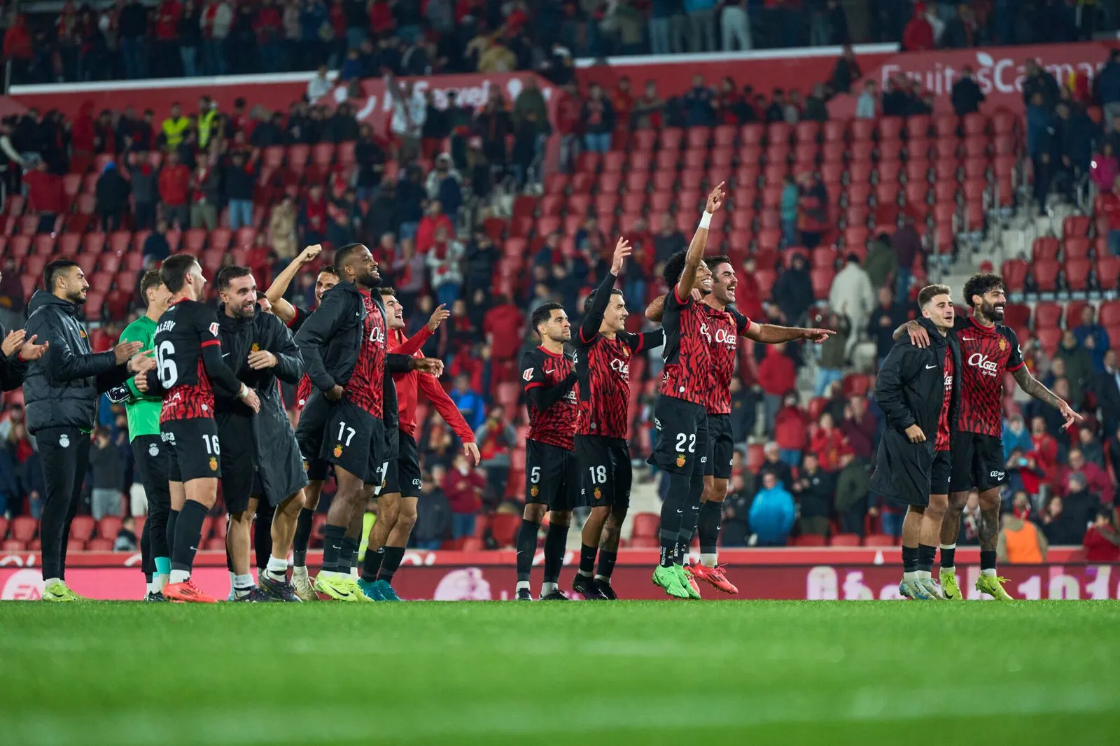 ¡El RCD Mallorca desafía al gigante Barcelona en un duelo crucial de La Liga!