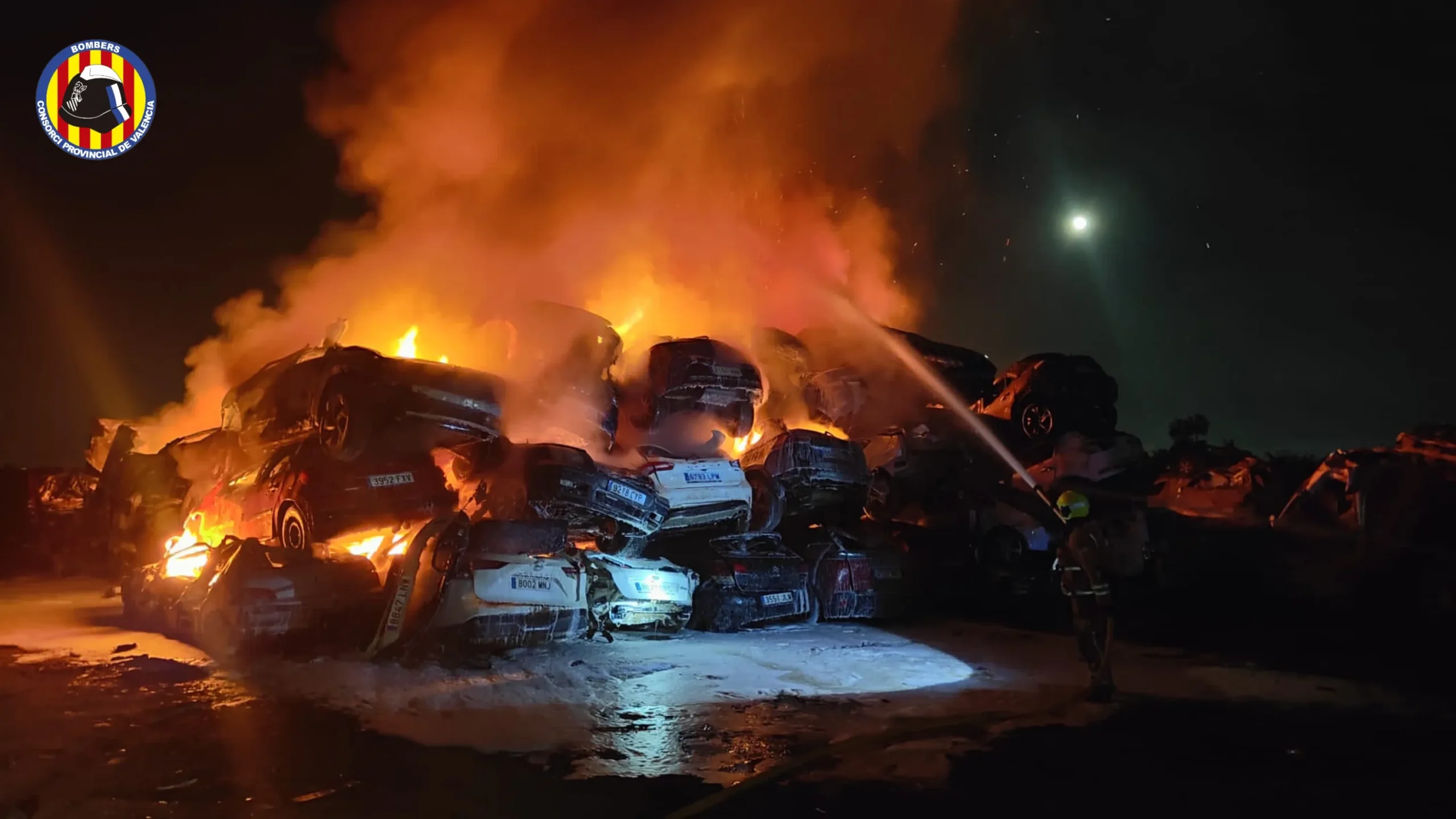 ¡Impactante! Incendio de coches en Catarroja deja a todos boquiabiertos