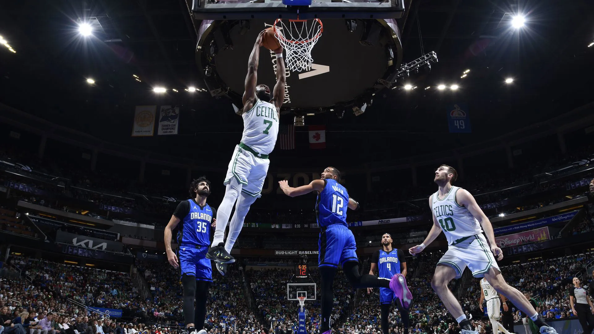 ¡Increíble! Los Celtics deslumbran con un récord de triples y comienzan su defensa del título ante los Magic