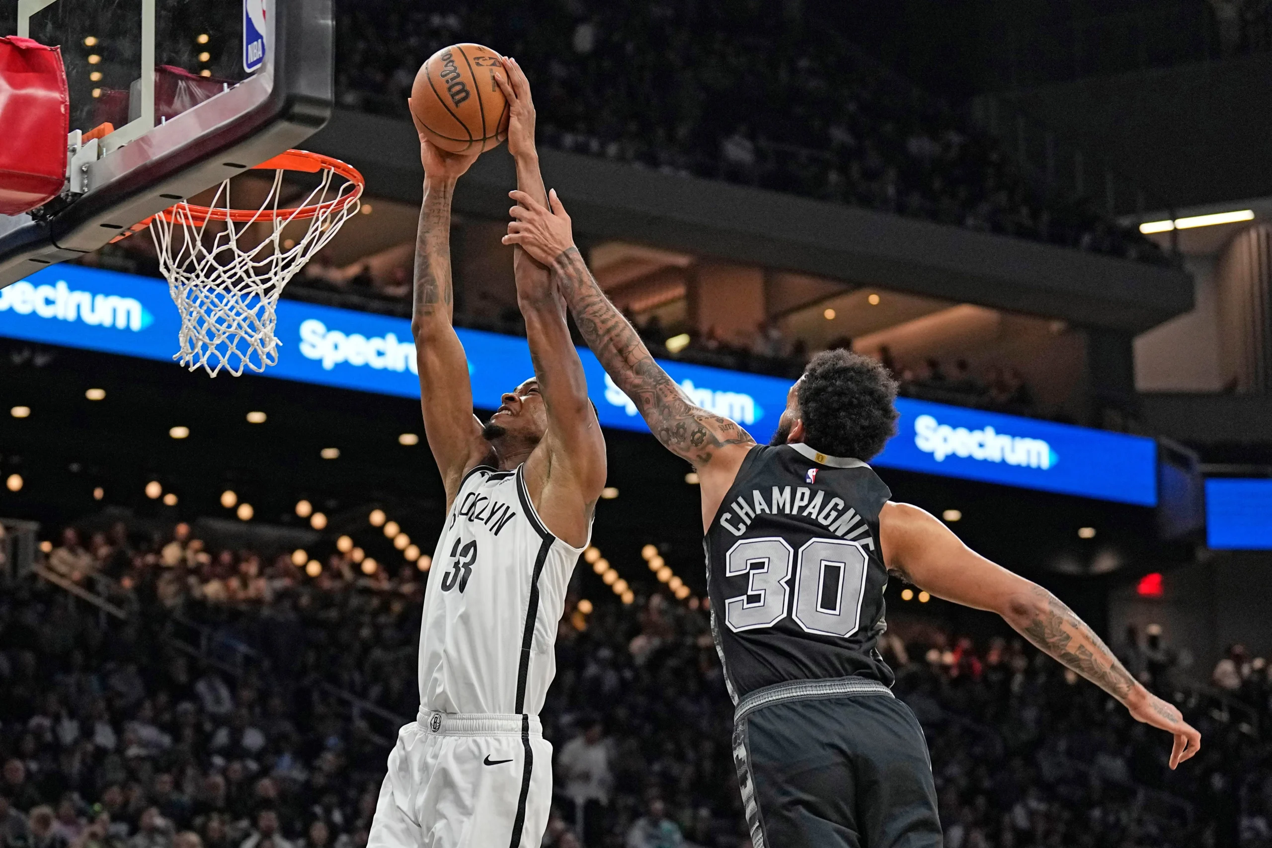 ¡Increíble! Los Nets y Spurs protagonizan un duelo que nadie se esperaba