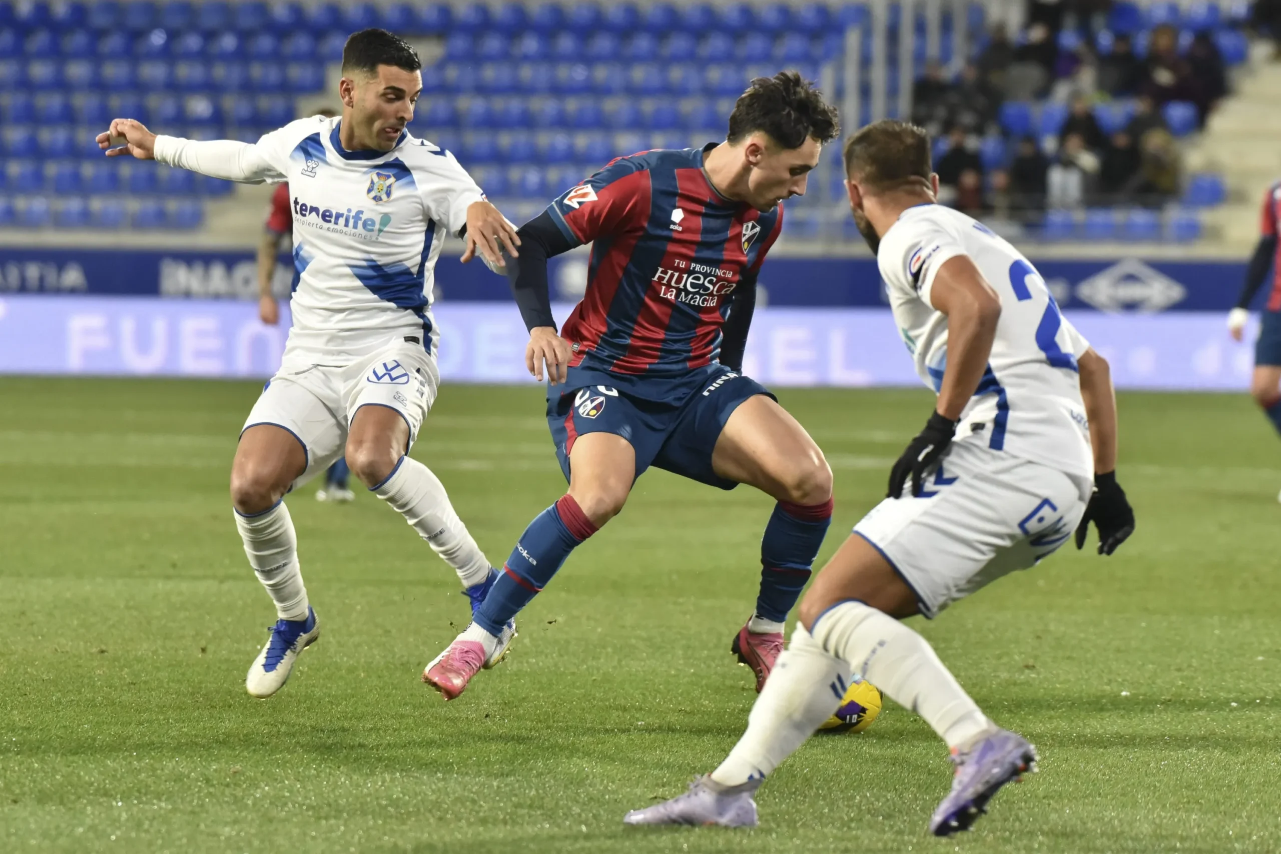 ¡Increíble! S.D. Huesca y Tenerife se enfrentan en un duelo que podría cambiarlo todo