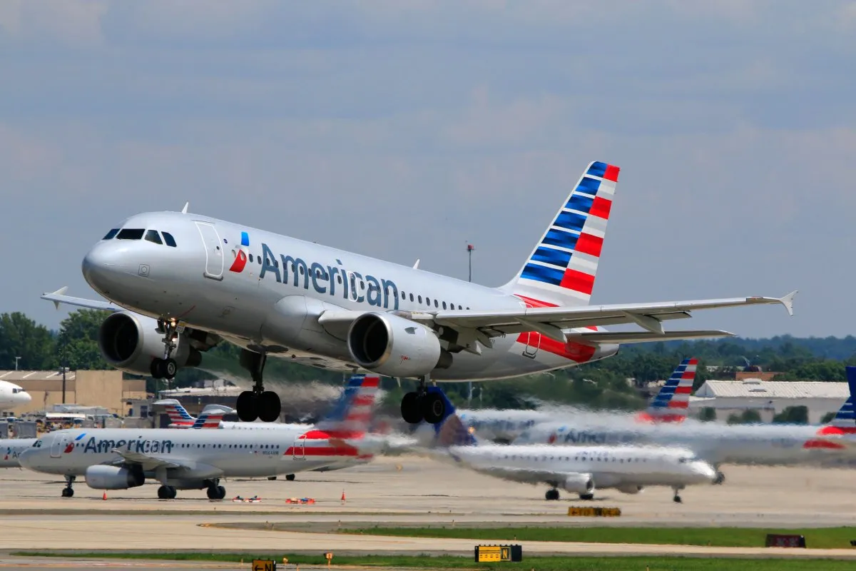 ¡Inundaciones en el aire! Pasajeros de American Airlines enfrentan un vuelo desastroso