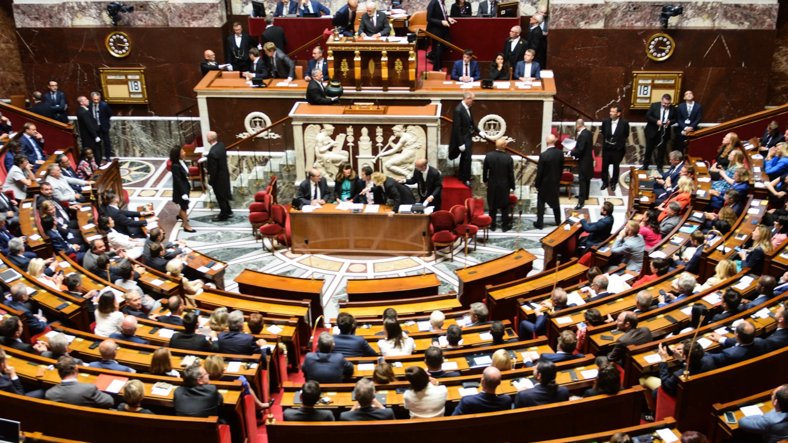 ¡La Hora de la Verdad! Francia al Borde del Abismo: ¿Caerá el Gobierno de Barnier?