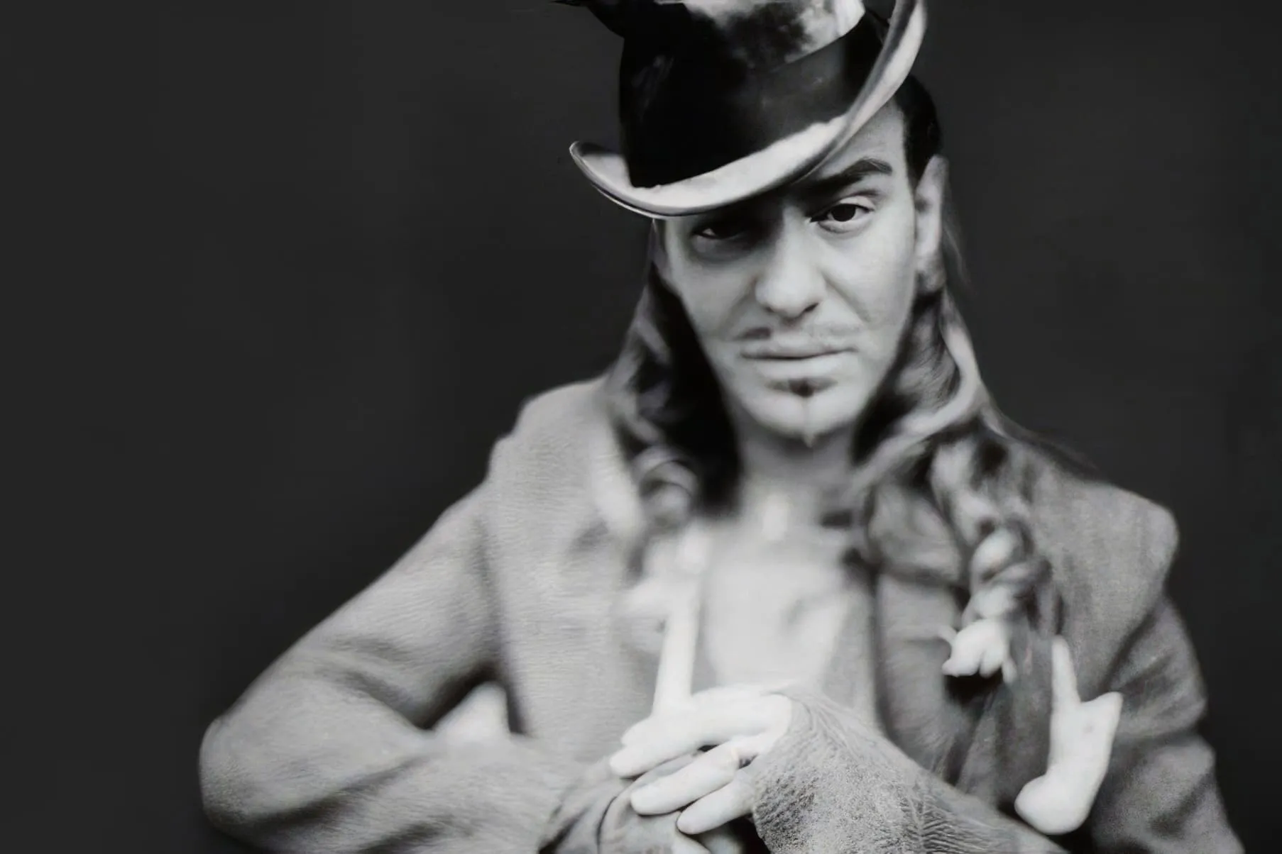 ¡La caída de un ídolo! John Galliano, de la cima de la moda a la polémica: ¿qué pasó?