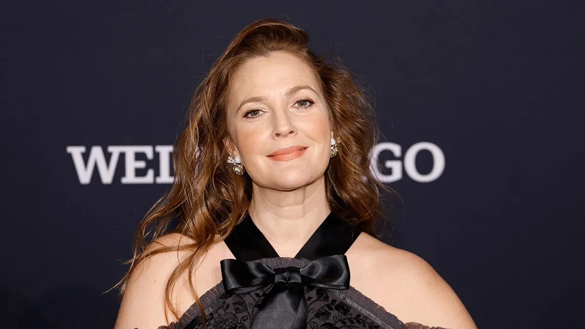 ¡La sorprendente verdad detrás de la "entrevista surrealista" de Drew Barrymore que ha estallado en redes!