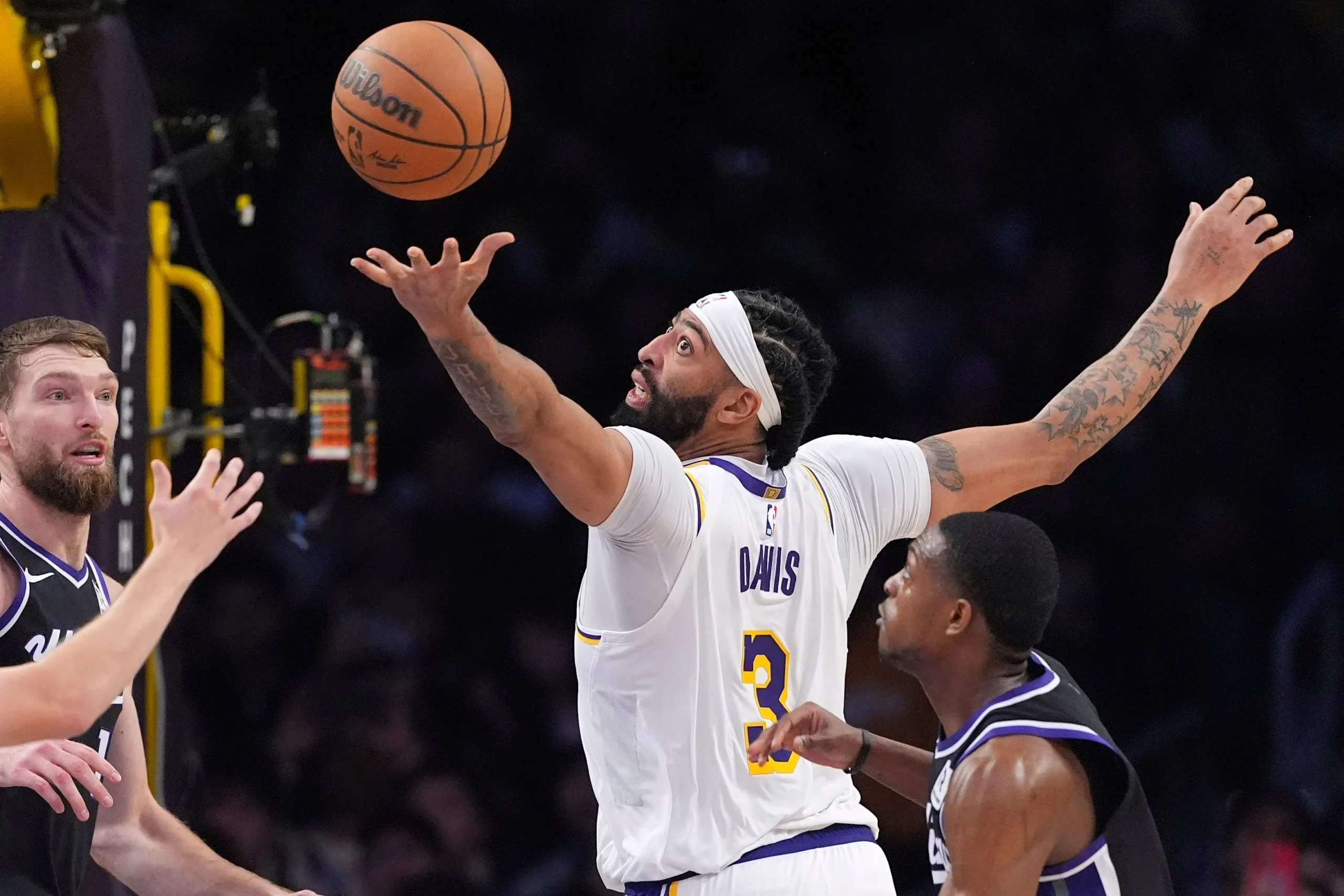 ¡LeBron James desata la locura! Lakers arrasan a los Kings en un duelo épico