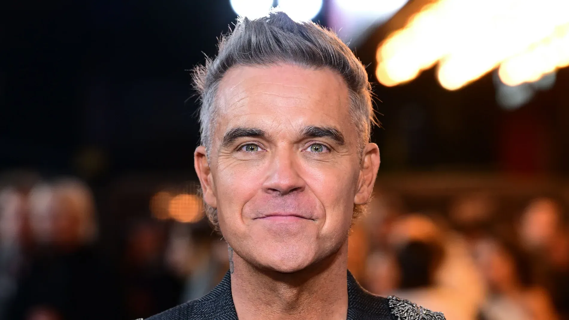 ¡Robbie Williams sorprende a todos con su nueva faceta artística en España!