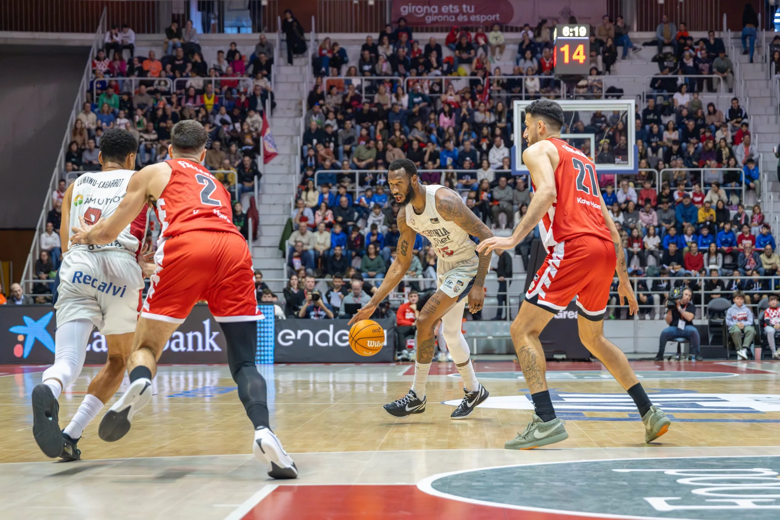 ¡Bàsquet Girona da la campanada y sorprende a Baskonia en un emocionante duelo!