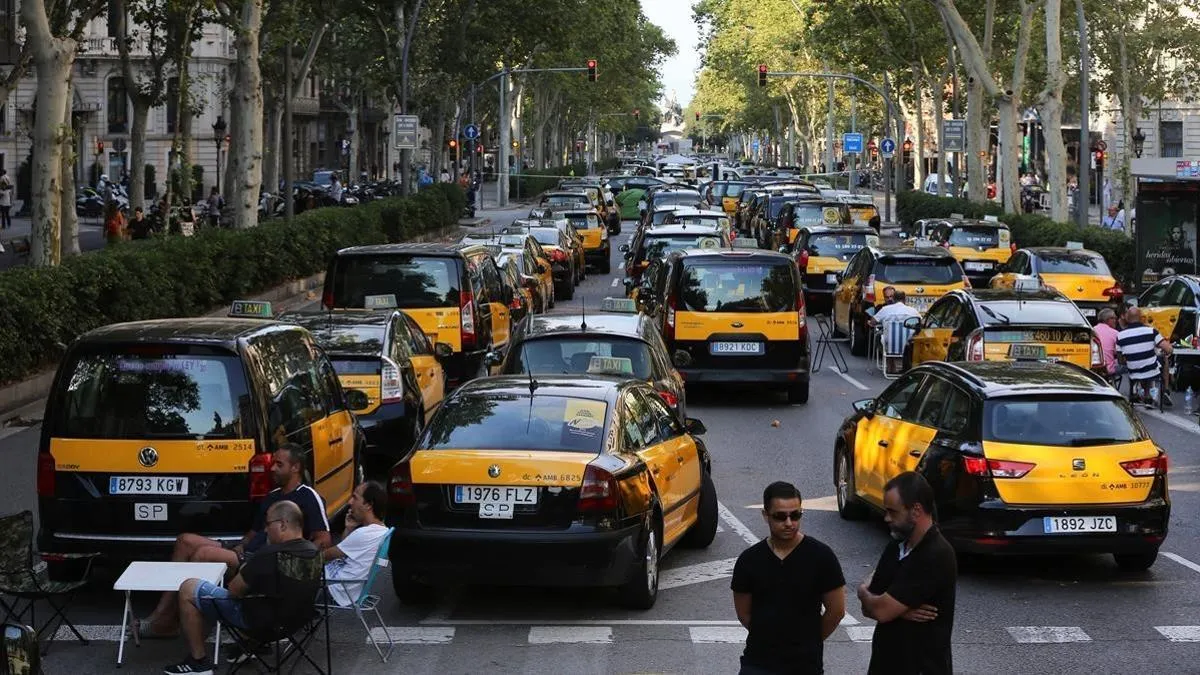 ¡Crisis en las calles! Taxistas de Barcelona inician huelga masiva contra las apps de transporte