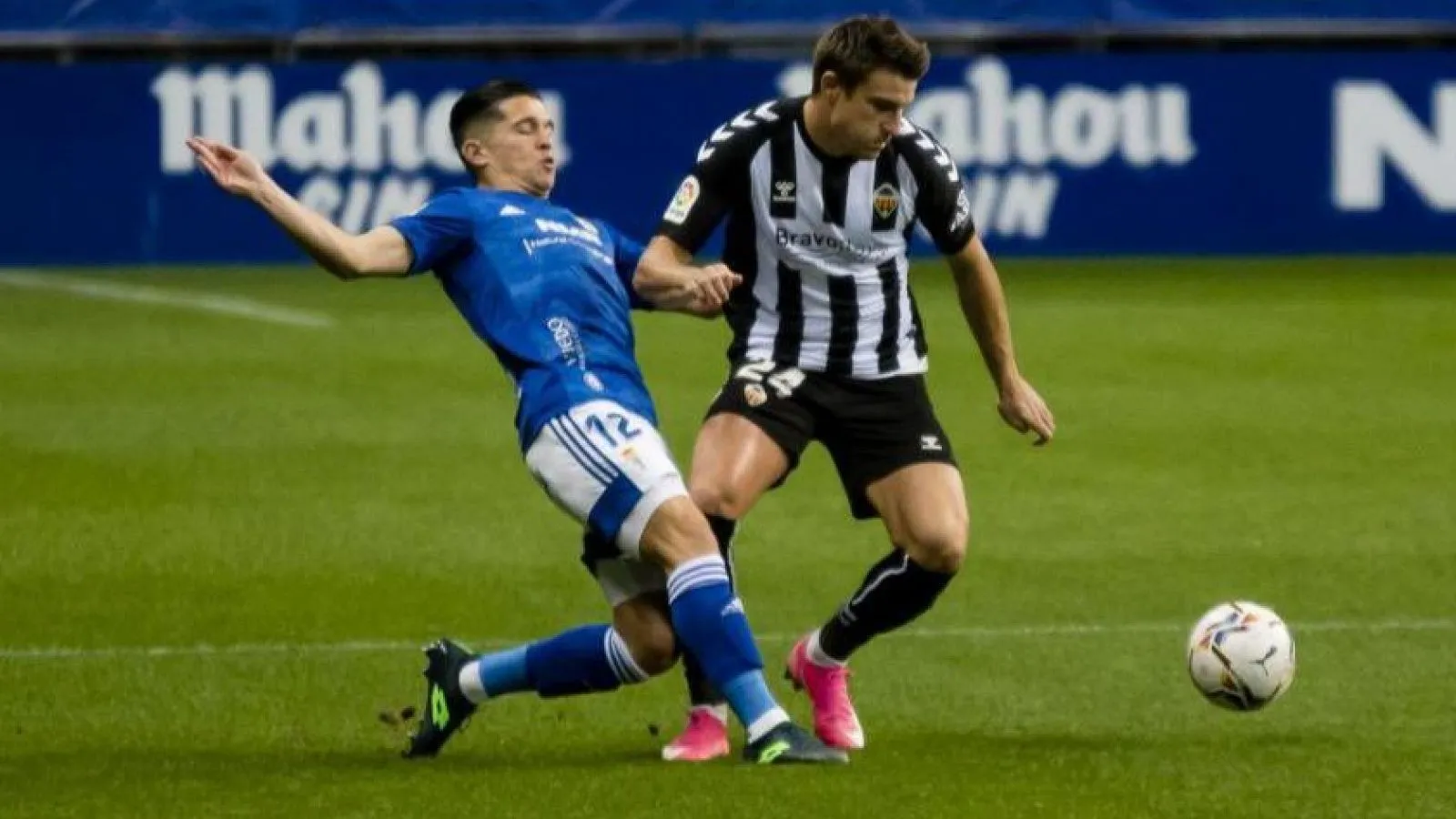 ¡Drama en el Estadio! Real Oviedo y Castellón se enfrentan en un duelo que promete emociones fuertes