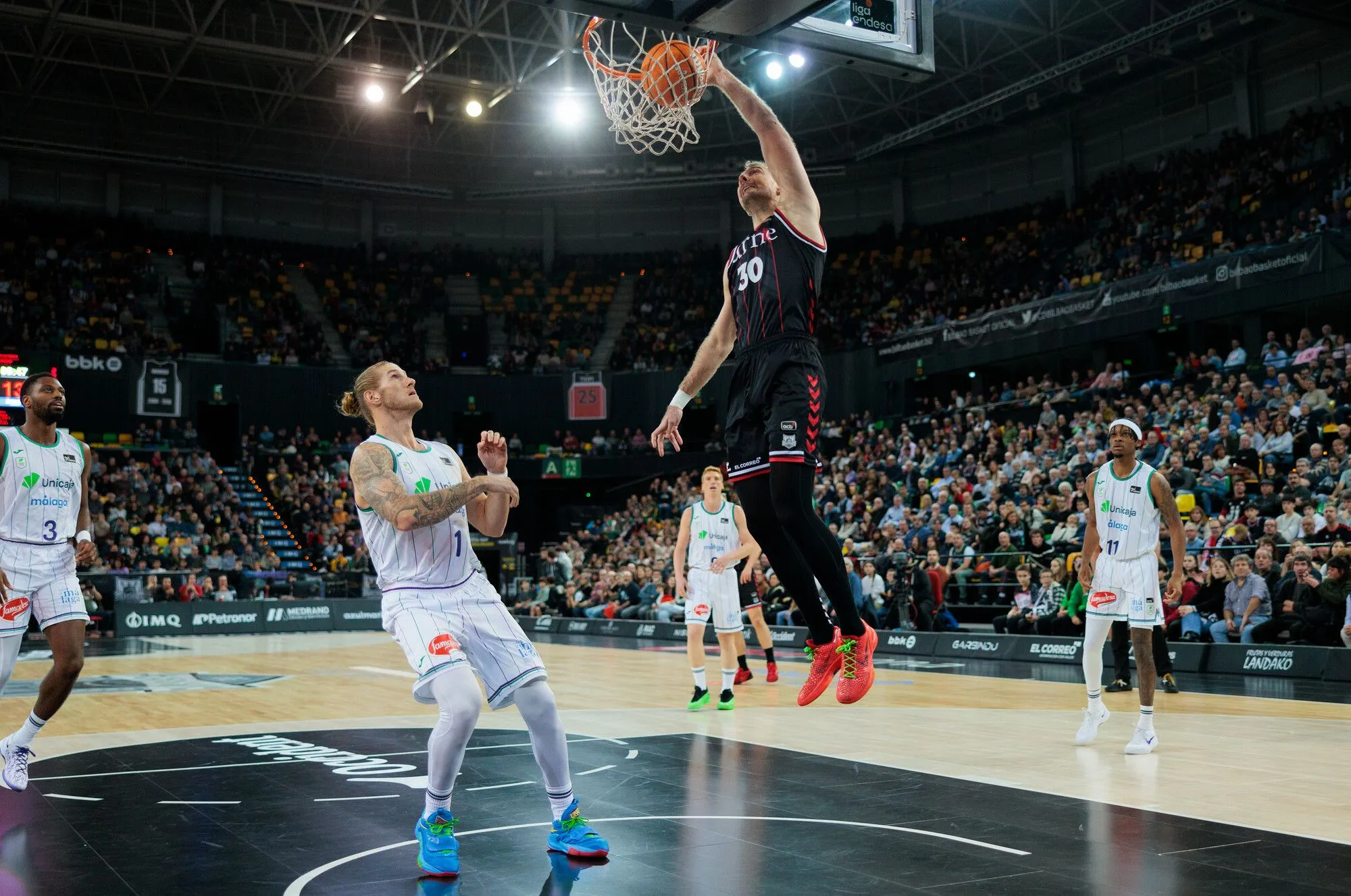 ¡El Duelo del Año! Bilbao Basket y Unicaja se Enfrentan en un Partido Decisivo