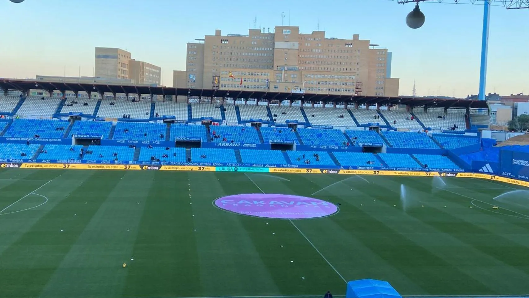 ¡El Real Zaragoza y Tenerife se enfrentan en un duelo que promete emociones fuertes!