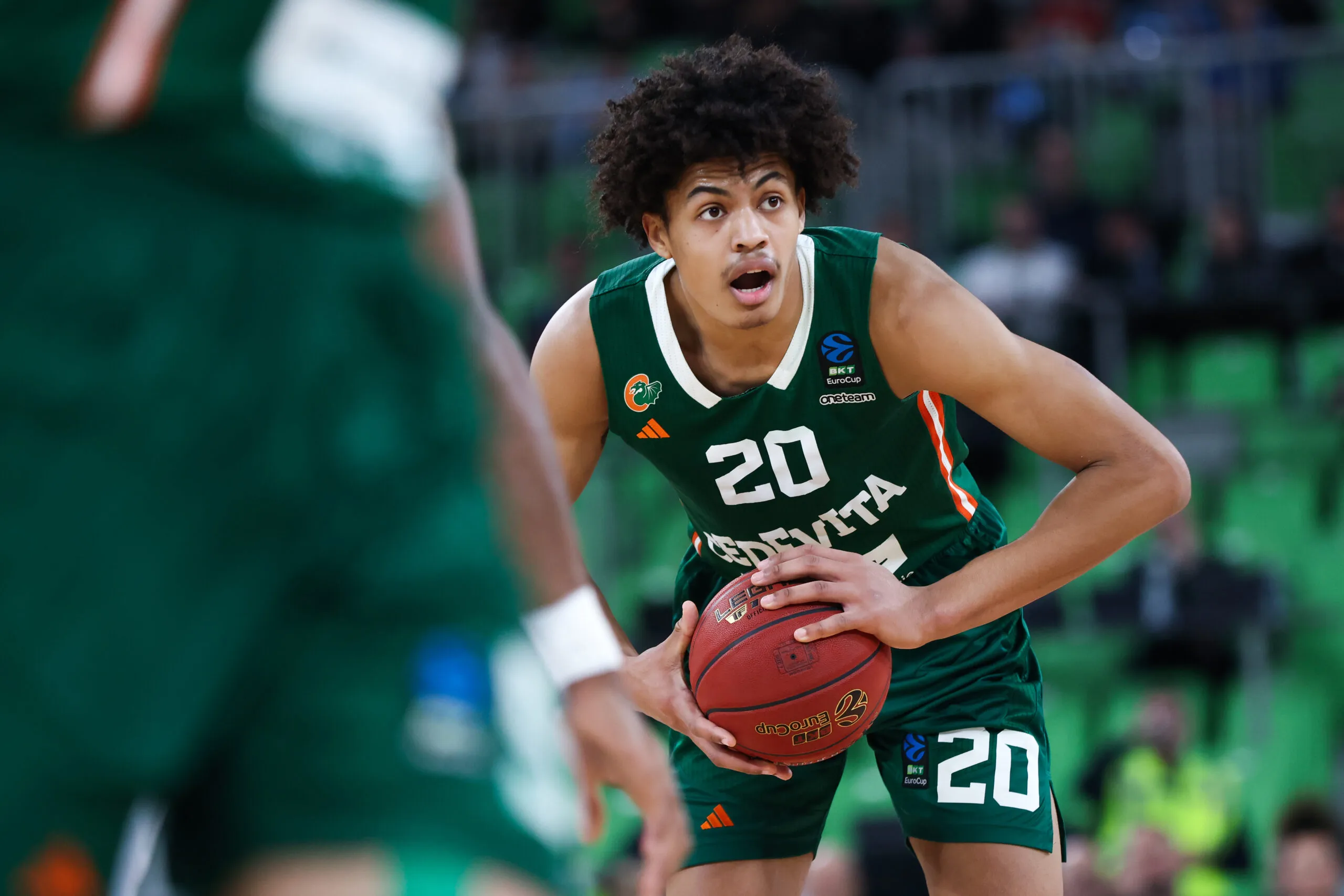 ¡Increíble Batalla en la Cancha! Cedevita Olimpija y Valencia se Enfrentan en un Duelo Épico