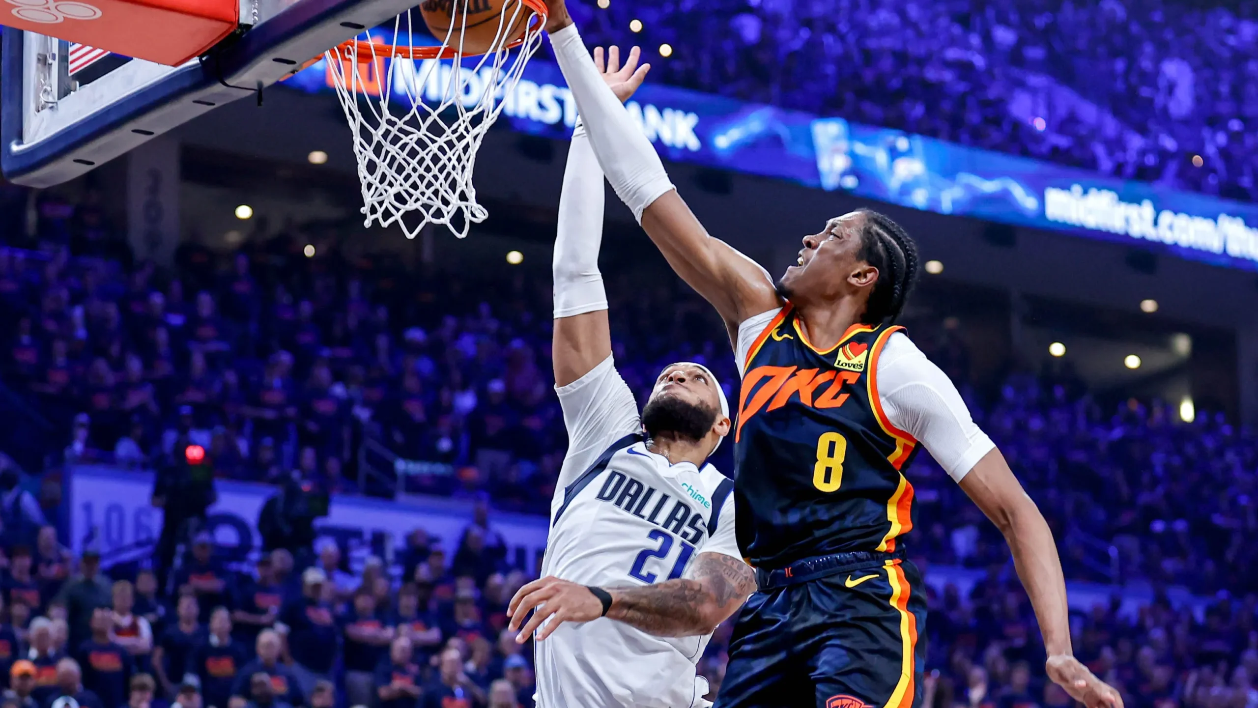 ¡Increíble remontada! Thunder sorprende a Mavericks y empata la serie 2-2