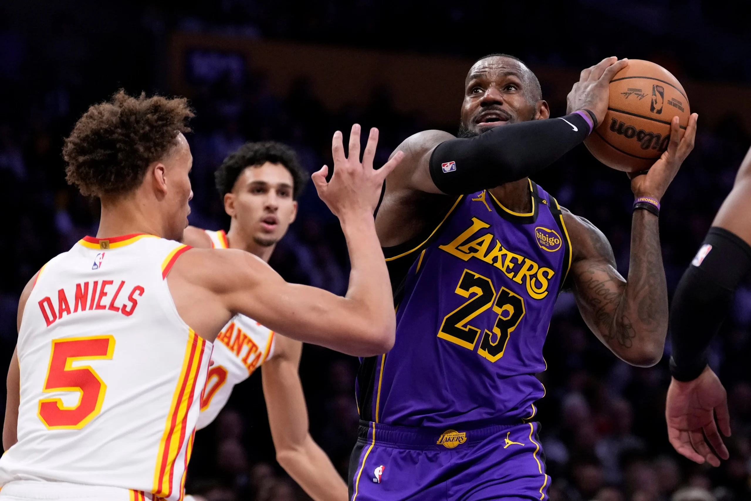 ¡La batalla por el título: Lakers vs Hawks, ¿quién saldrá victorioso?