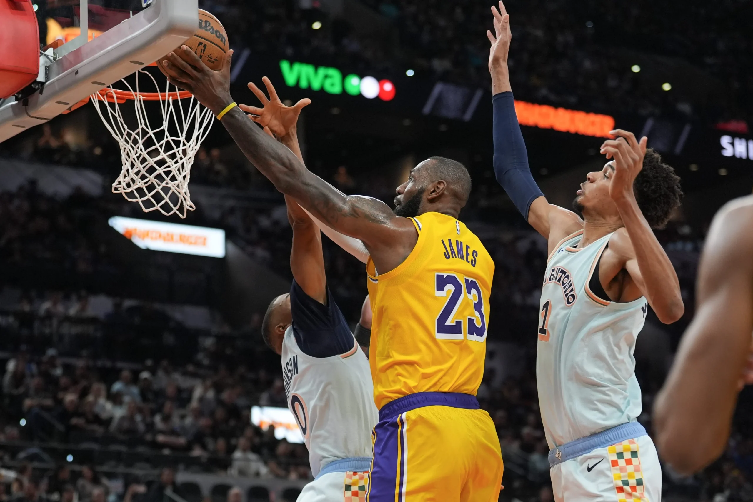 ¡Los Lakers arrasan a los Spurs! ¿Puede alguien detener a LeBron y Davis?