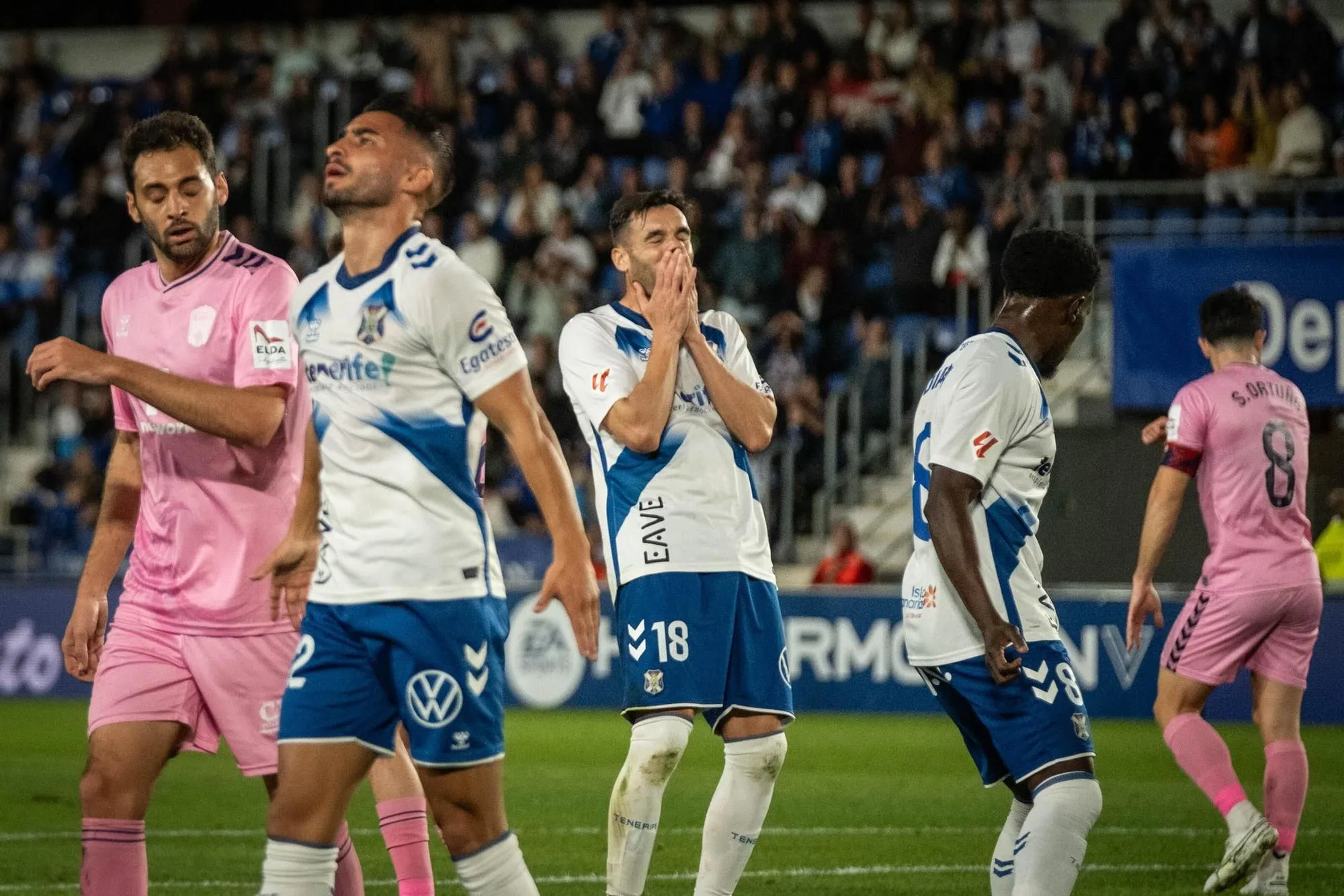 ¡Tenerife y Eldense se enfrentan en un duelo que promete emociones fuertes!