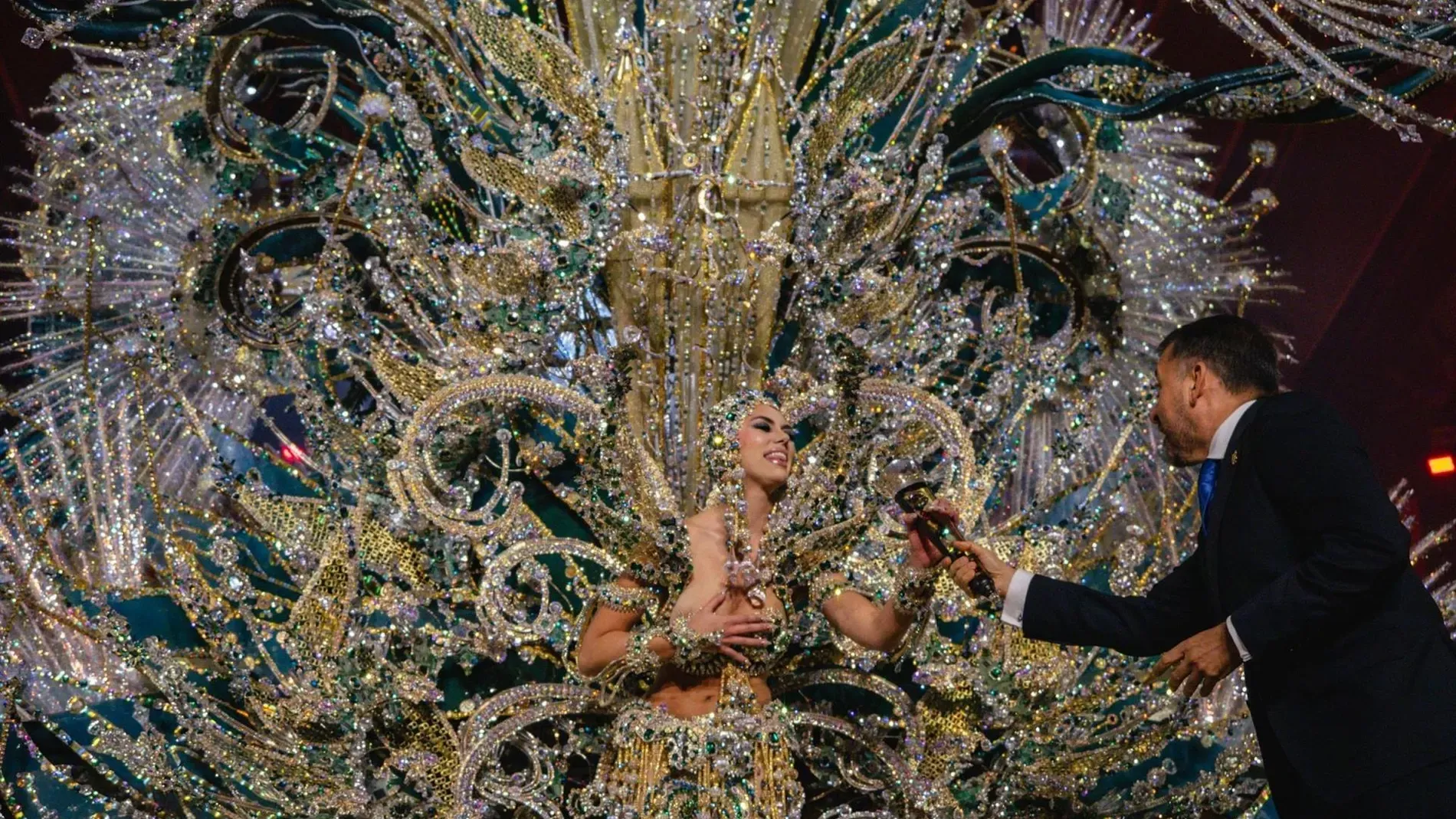 ¡Descubre a la Nueva Reina del Carnaval de Tenerife 2025 y Su Espectacular Fantasía!