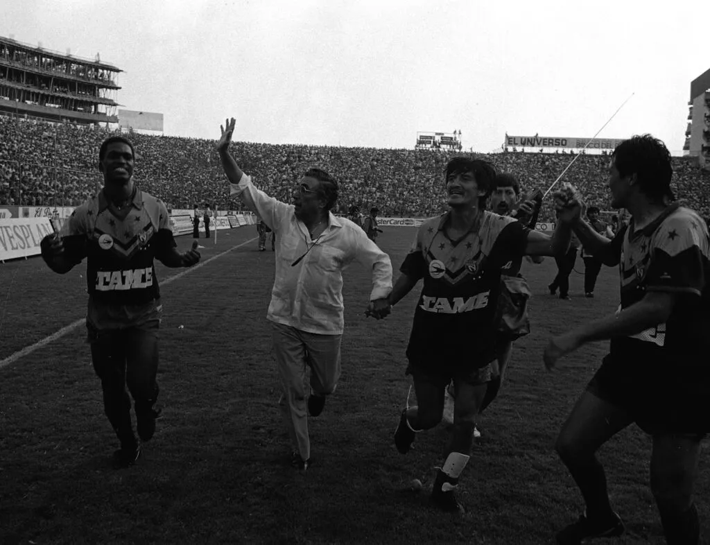 ¡El Nacional busca la remontada ante Barcelona SC en un duelo decisivo por la Libertadores!