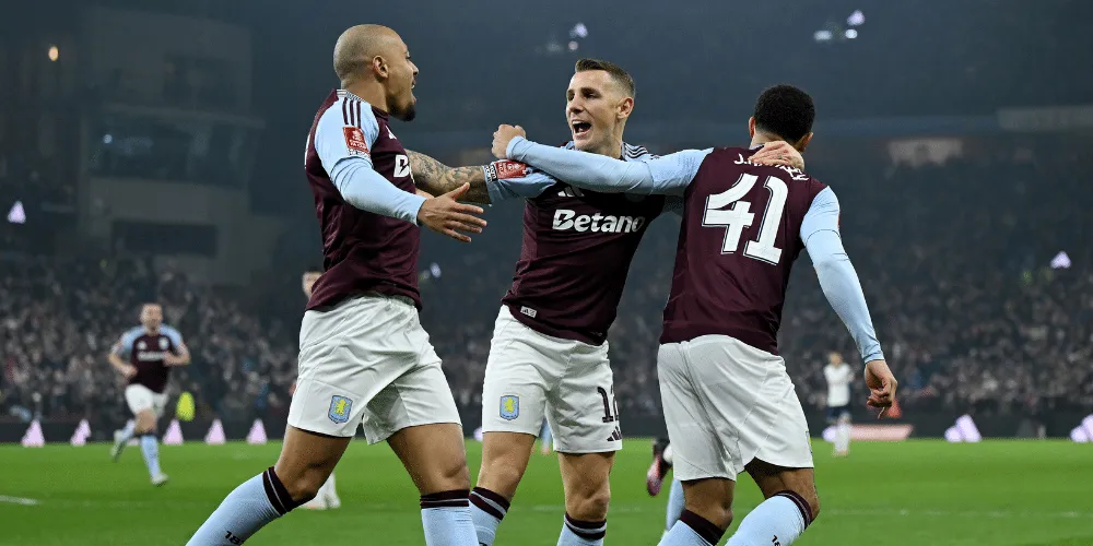 ¡Increíble Batalla en el Campo! Aston Villa y Cardiff se Enfrentan en un Duelo Épico