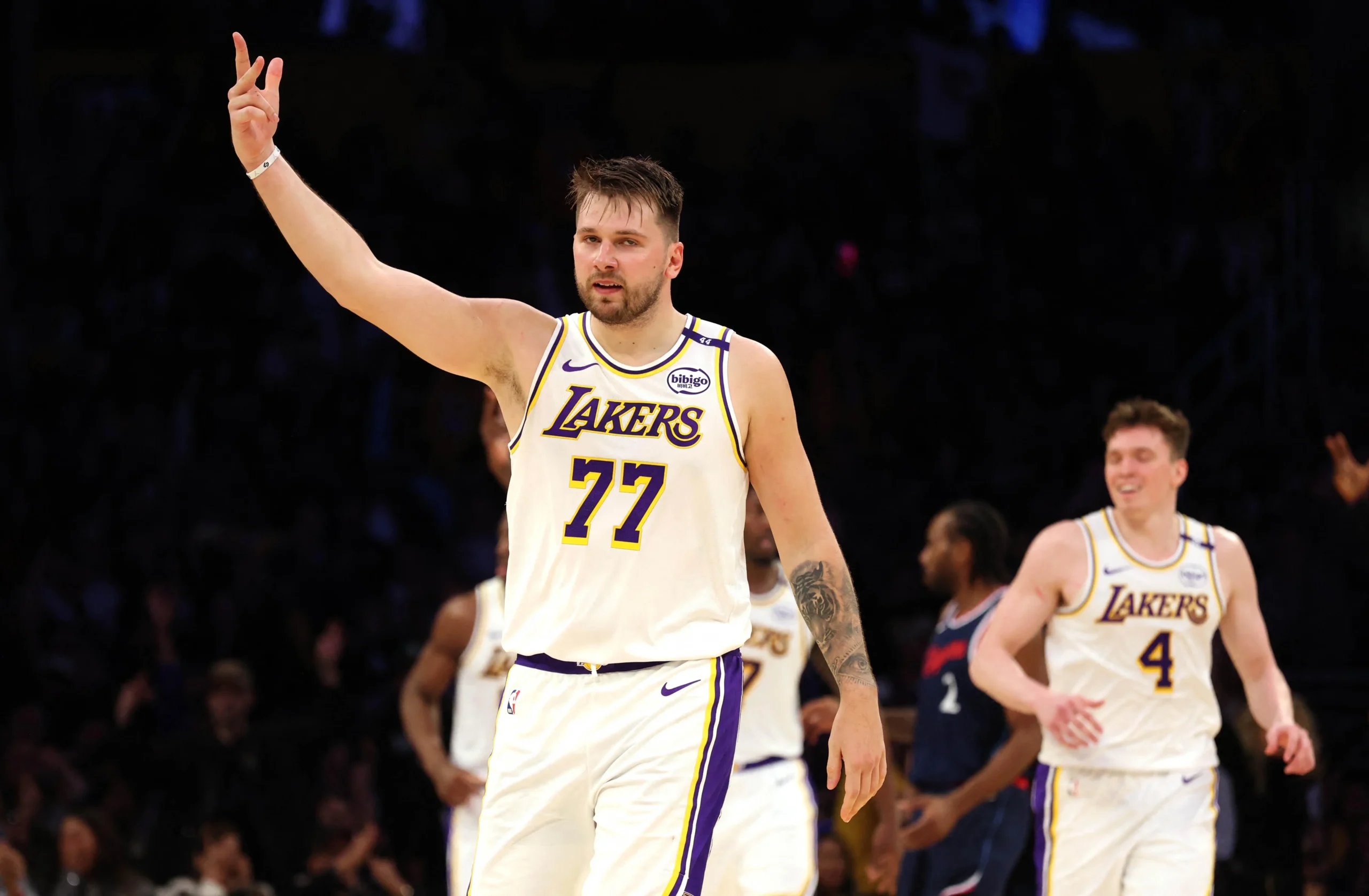 ¡Batalla de Ángeles! Lakers Aplastan a Clippers en un Juego Épico