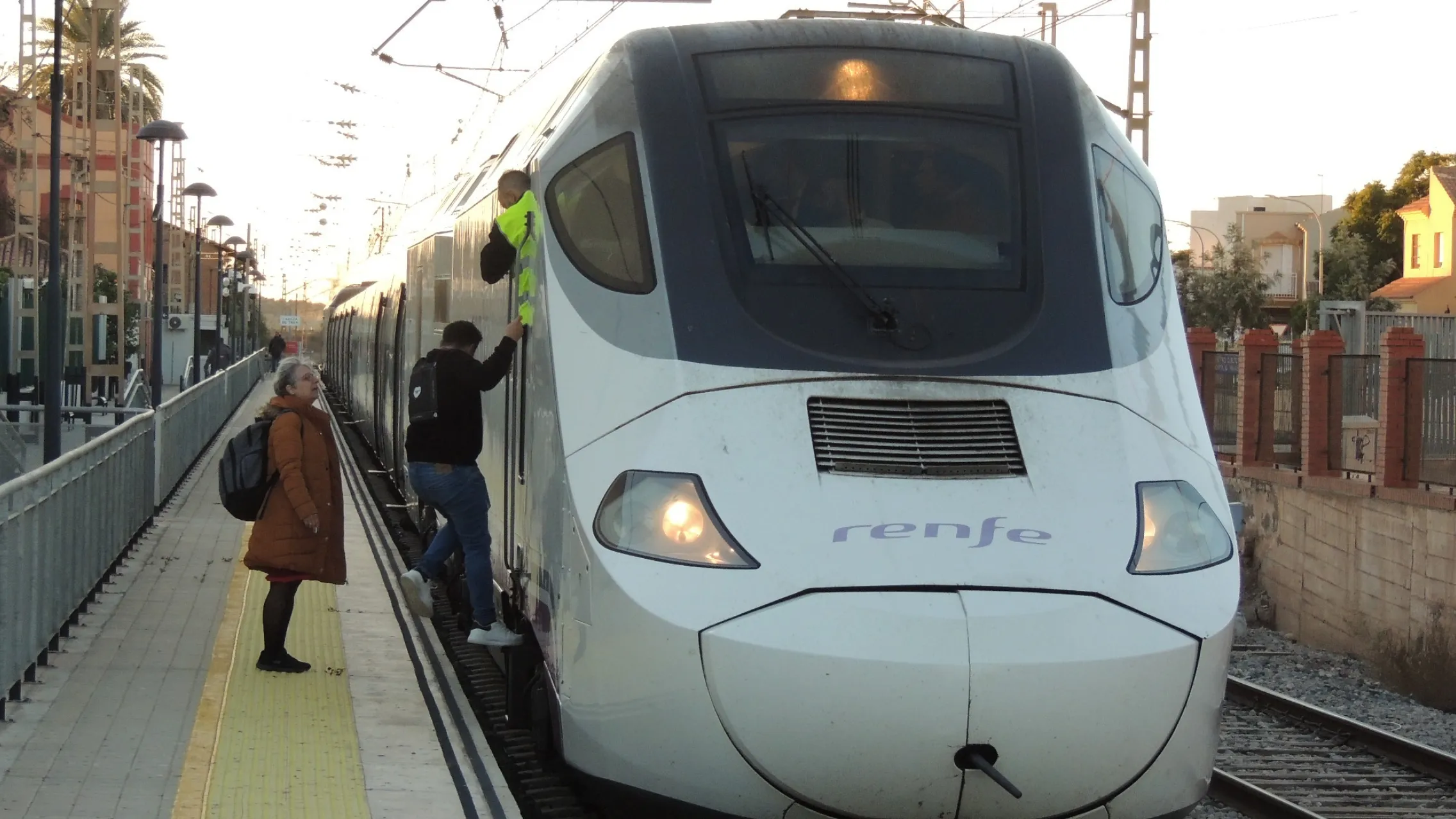 ¡Caos en las vías! Todo lo que necesitas saber sobre la huelga de Renfe que paraliza España