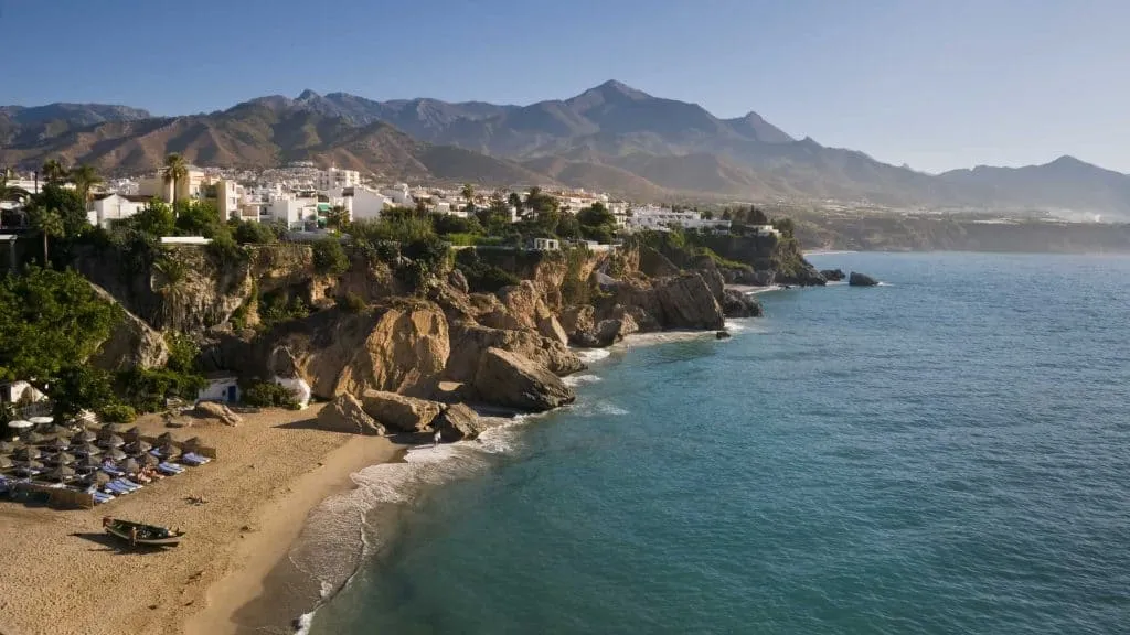 ¡Descubre el Secreto Mejor Guardado de Nerja que Está Conquistando España!