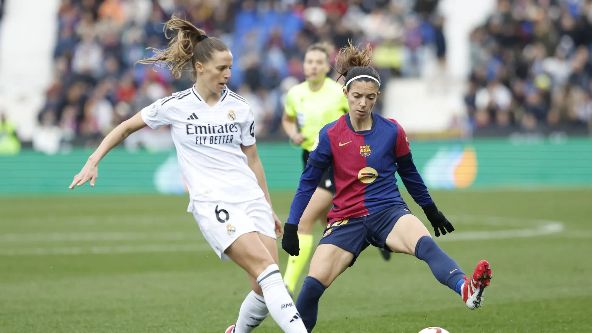 ¡El Clásico Femenino se Calienta! Real Madrid y Barcelona se Enfrentan en una Batalla Épica