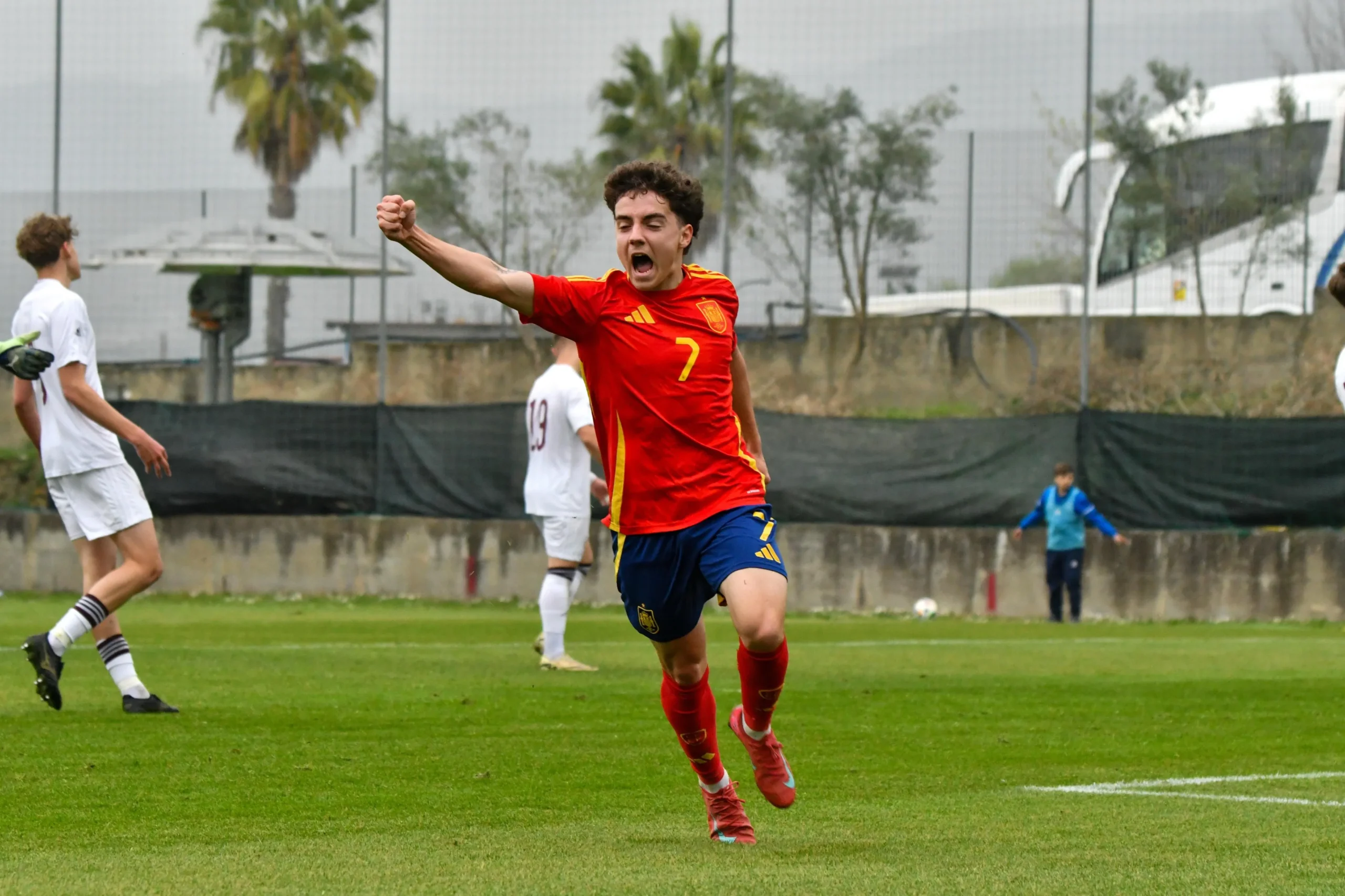 ¡España Sub-19 en la Cima! El Desafío Definitivo contra Letonia que No Te Puedes Perder