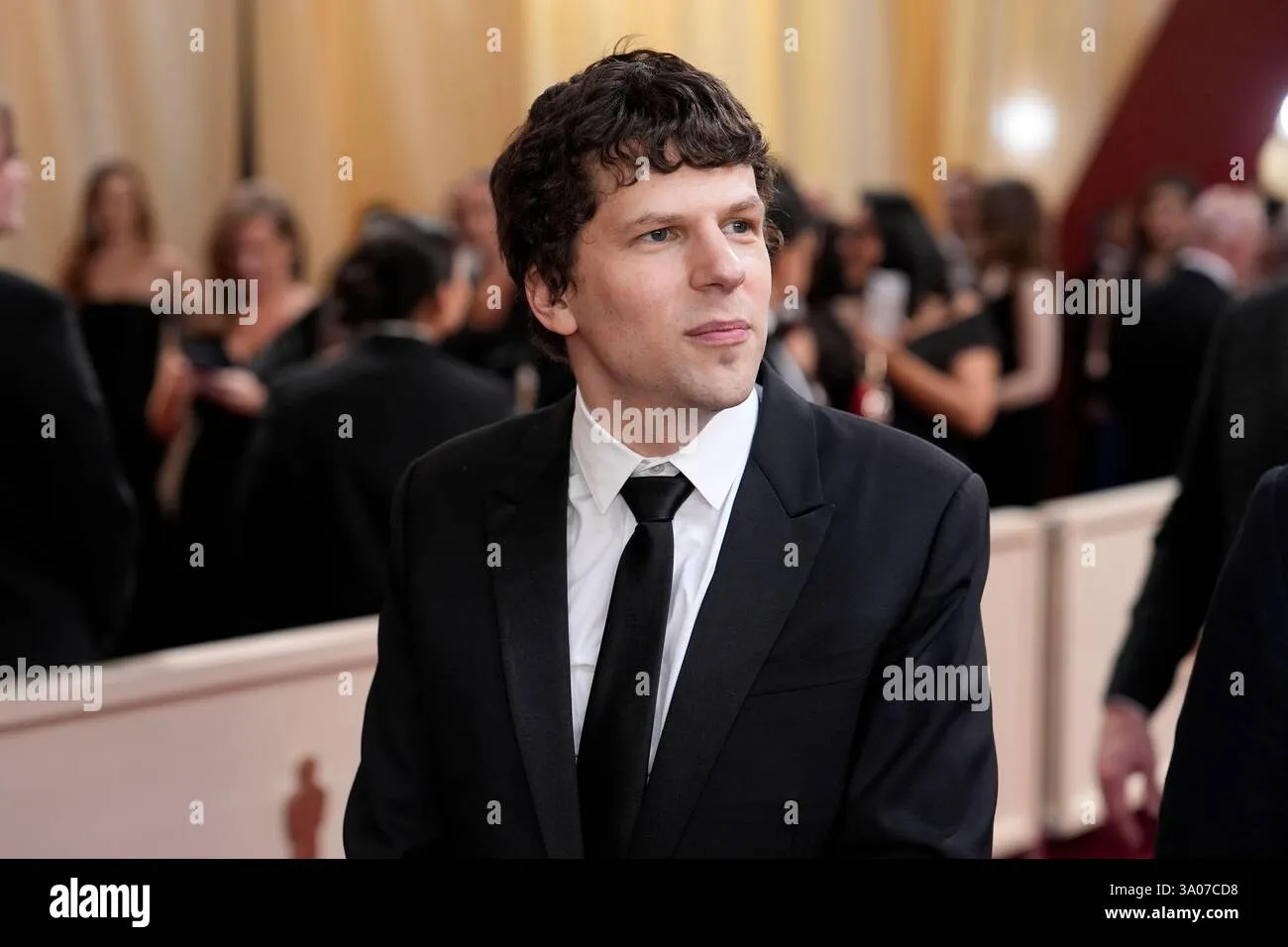 Jesse Eisenberg: El Actor que Sorprendió al Mundo con su Talento Literario