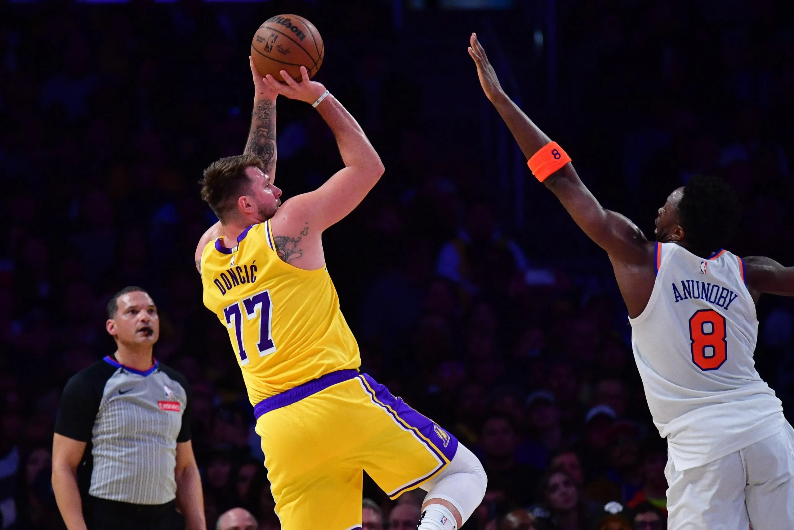 🔥 ¡LA BATALLA ÉPICA! Lakers y Knicks se enfrentan en un duelo inolvidable 🚀