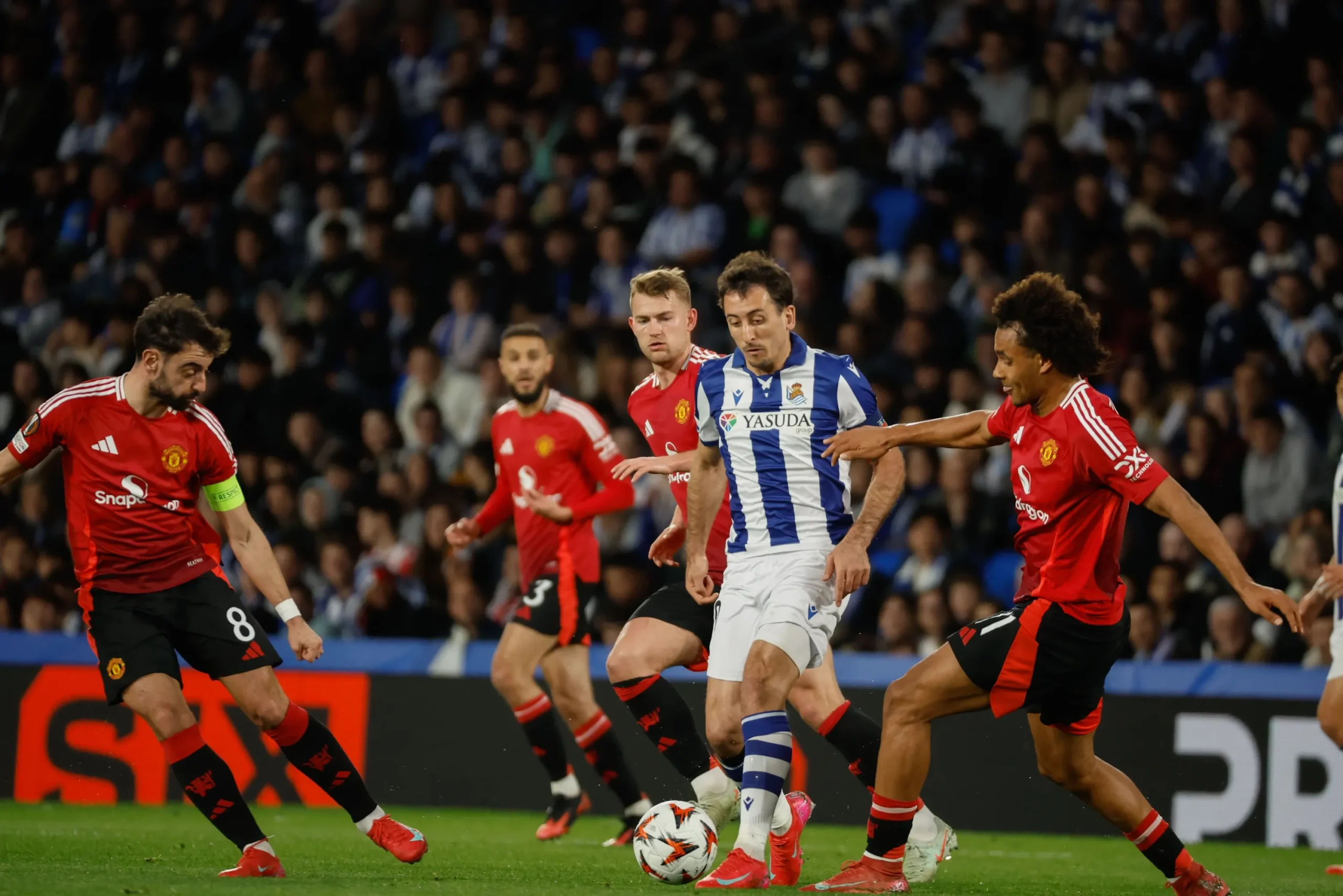 ¡La Real Sociedad desafía al gigante Manchester United en un duelo épico!