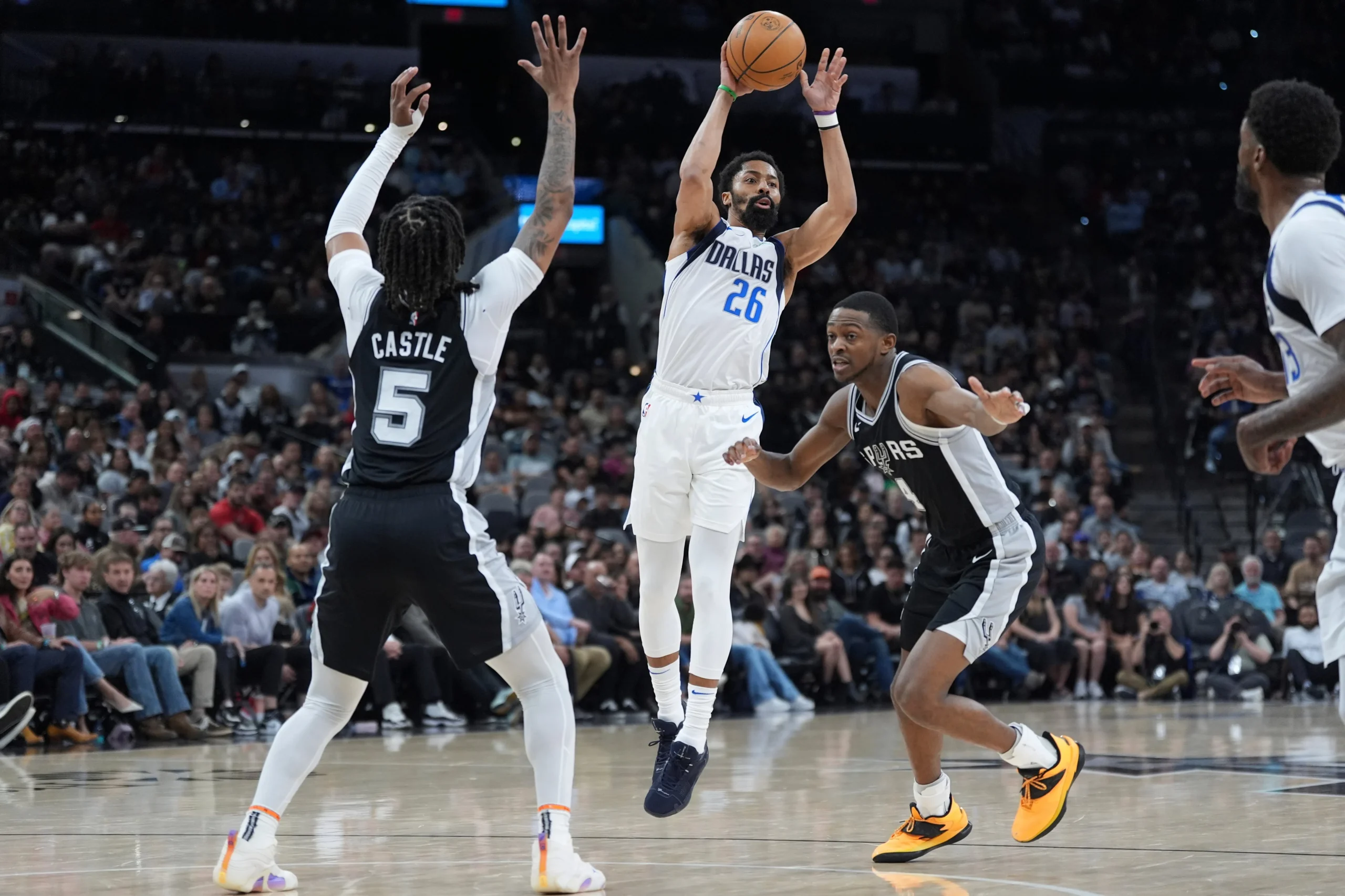 ¡Los Spurs aplastan a los Mavericks y marcan su dominio en la NBA!