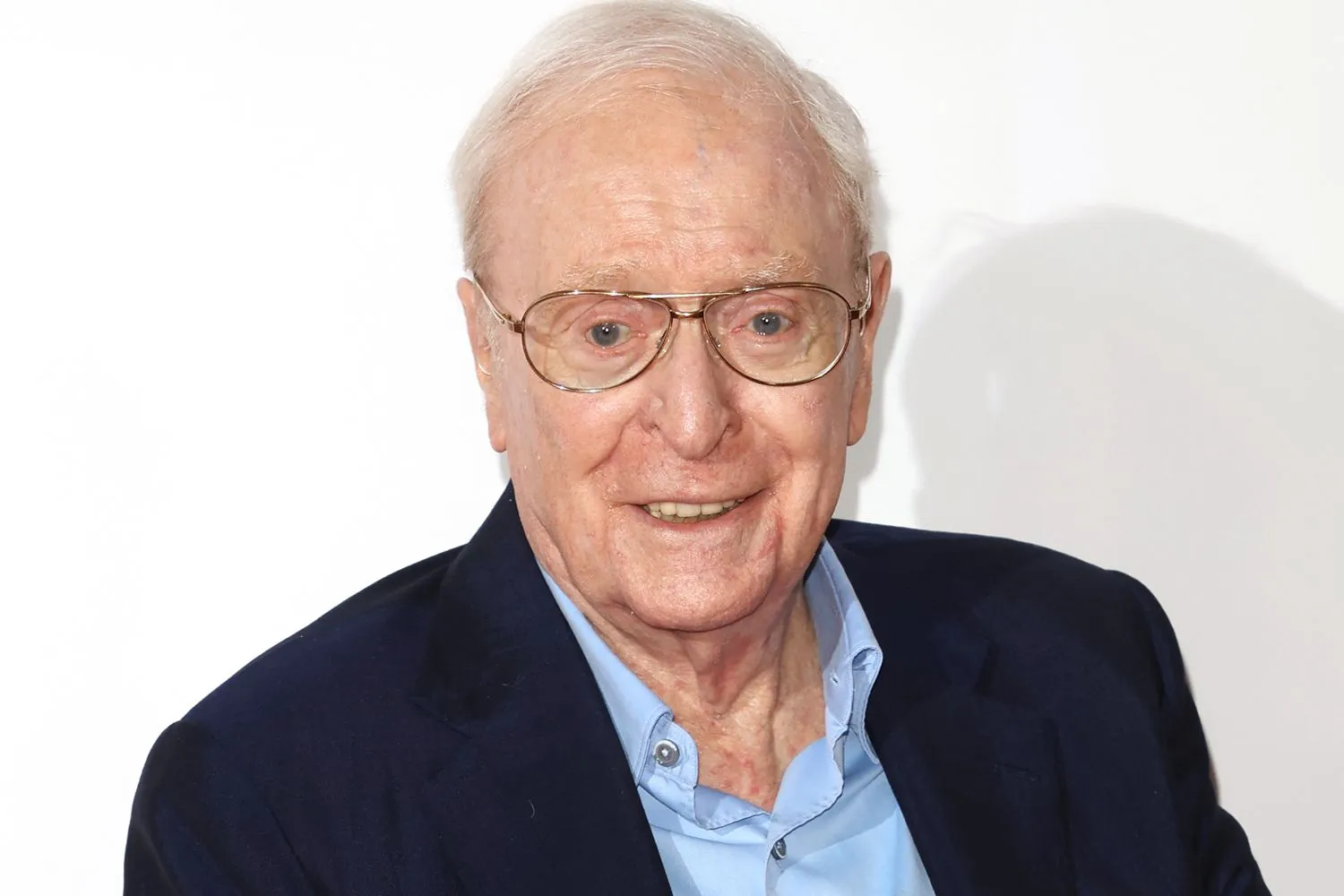 ¡Michael Caine sorprende a todos con su regreso inesperado en España!