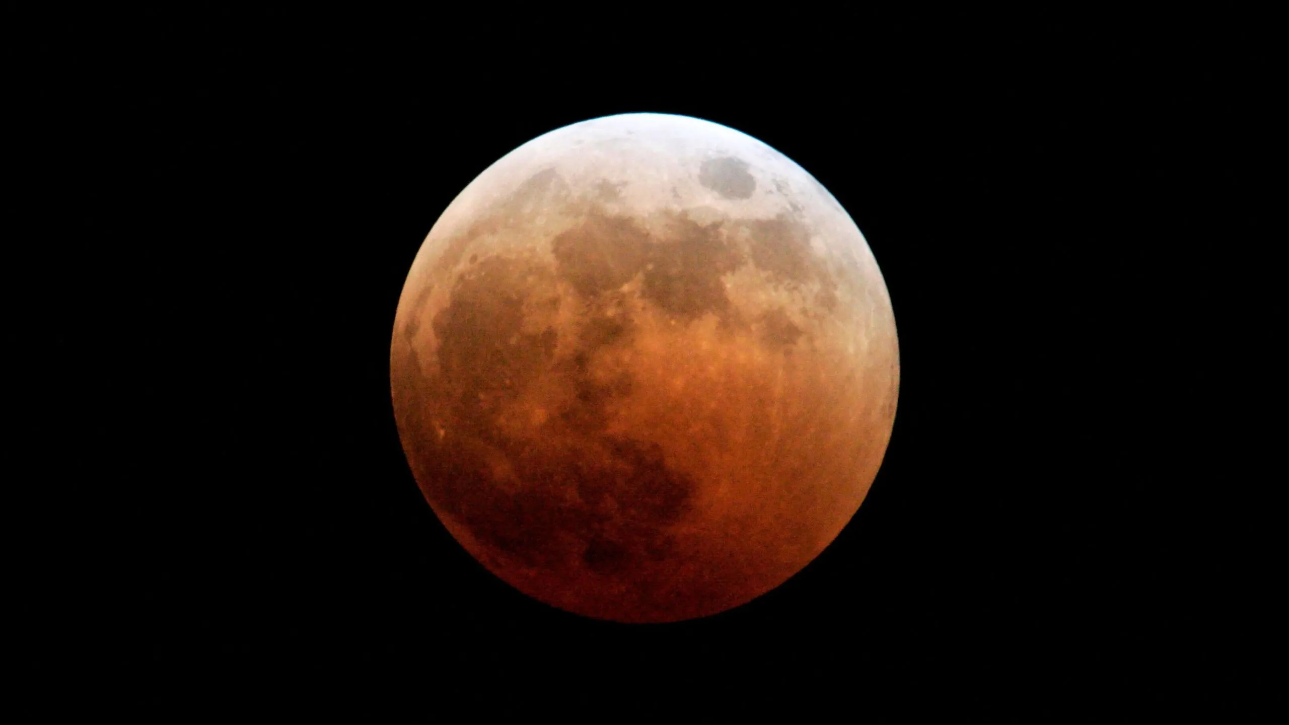 ¡No te lo pierdas! La Luna de Sangre iluminará el cielo español este marzo